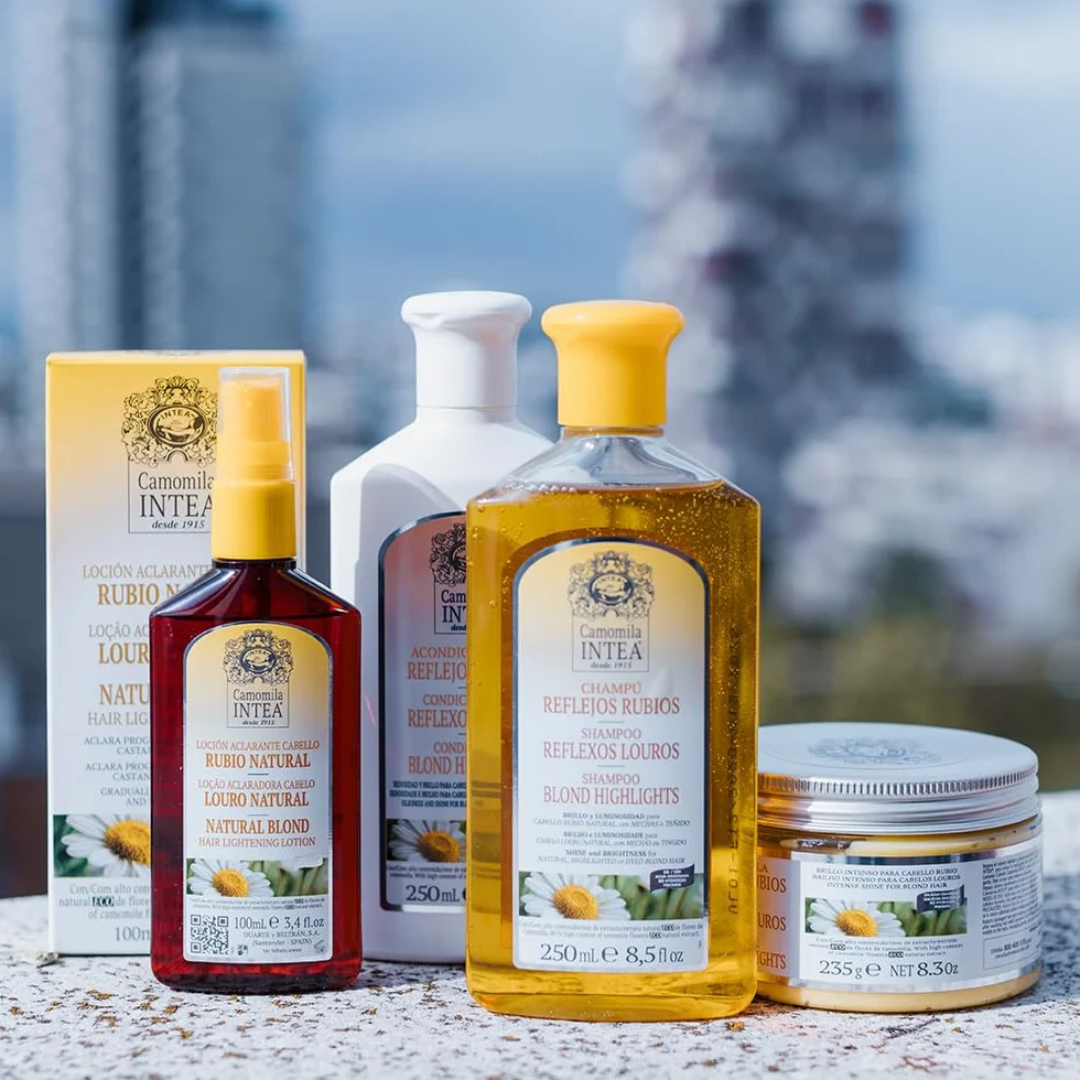 Camomila Intea Blond Refleks szampon do włosów blond 250 ml + odżywka do włosów blond 250 ml, z ekstraktem z kwiatów rumianku