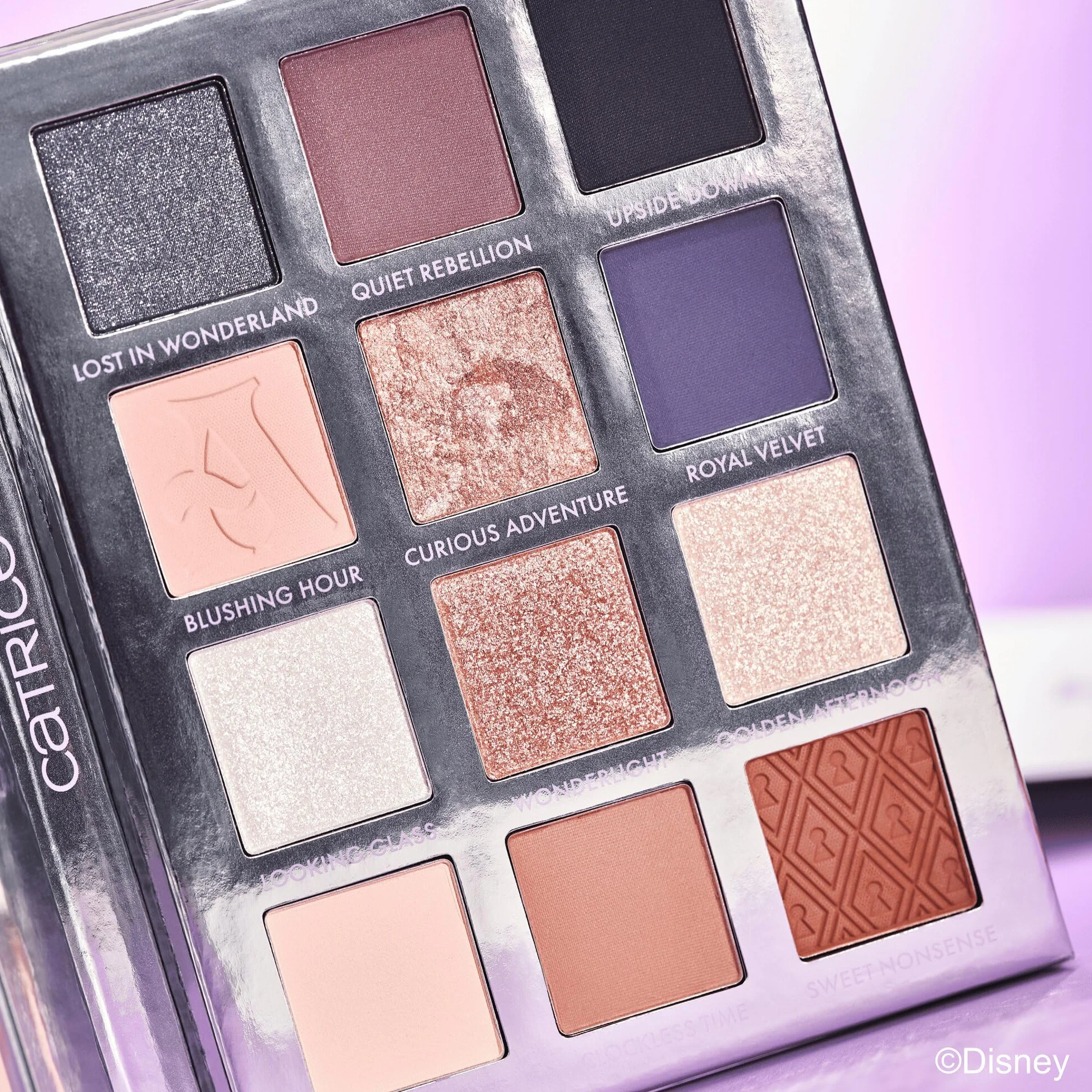 Catrice Paleta cieni do powiek Disney Alice in Wonderland Eyeshadow Palette 14g