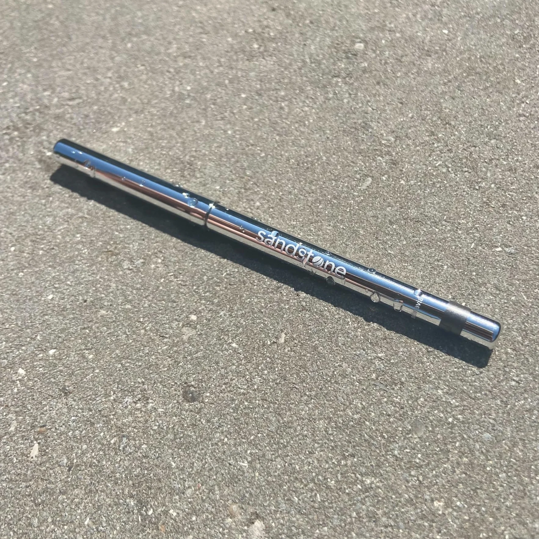 Sandstone Scandinavia hipoalergiczna wodoodporna kredka do oczu | Metaliczny eyeliner bez perfum | Wegańska i nietestowana na zwierzętach kredka do oczu (Grey Stone)