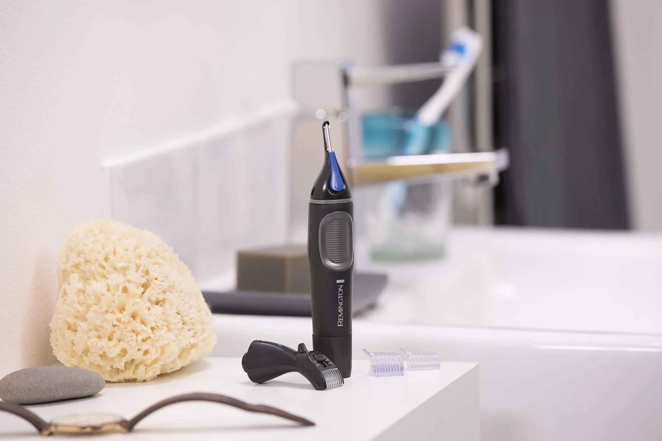 Remington trymer do nosa, uszu i brwi, stalowe ostrza Advanced Steel, trymer liniowy, na baterie 1x AAA, możliwośc mycia pod bieżącą wodą, czarny, Hygiene Clipper Lithium NanoSeries NE3870