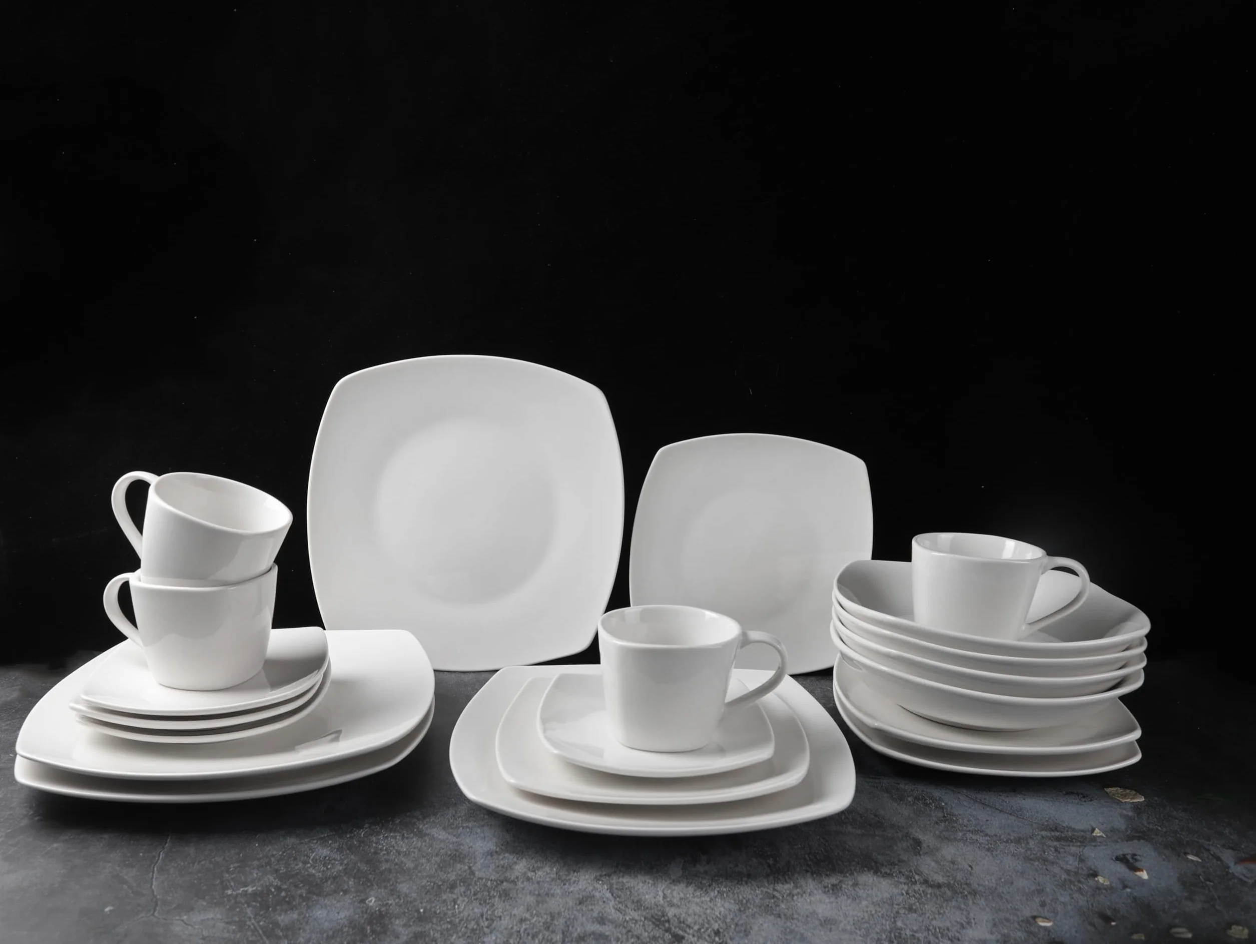 ECHTWERK 30-częściowy serwis kombi "Classic", nowoczesne wzornictwo, elegancki biały zestaw naczyń z porcelany z 6 talerzami obiadowymi, 6 x talerzykami dodatkowymi, 6 x talerz do zupy, 6 x filiżanka