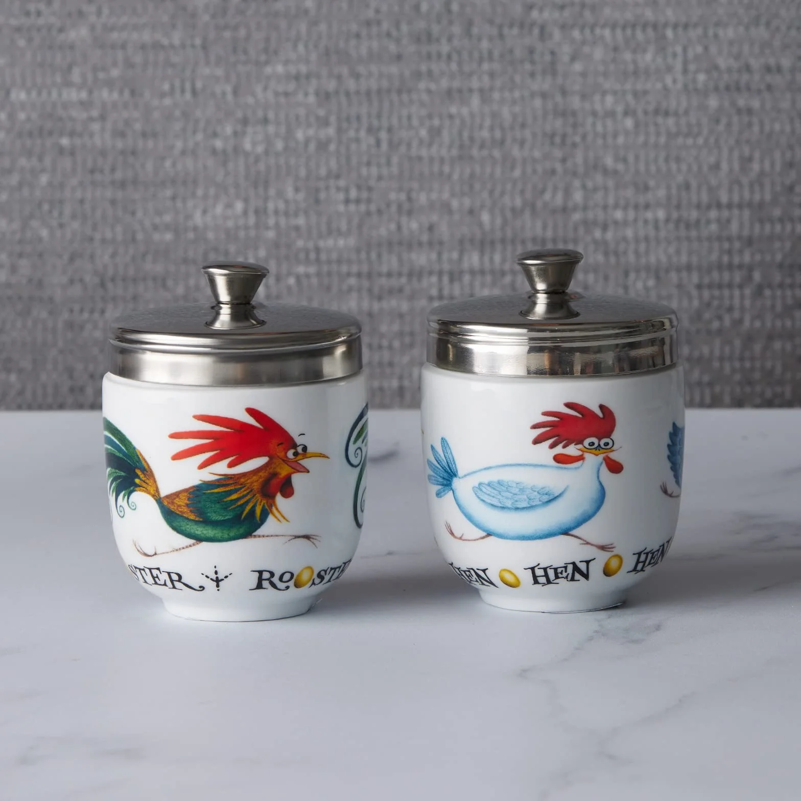 BIA International - Zestaw 2 porcelanowych kodlerów jajecznych - Chasing Kurczaki Projektowanie Clare Mackie - Kotanki z jajka gadżety - sous vide gotowanie garnka