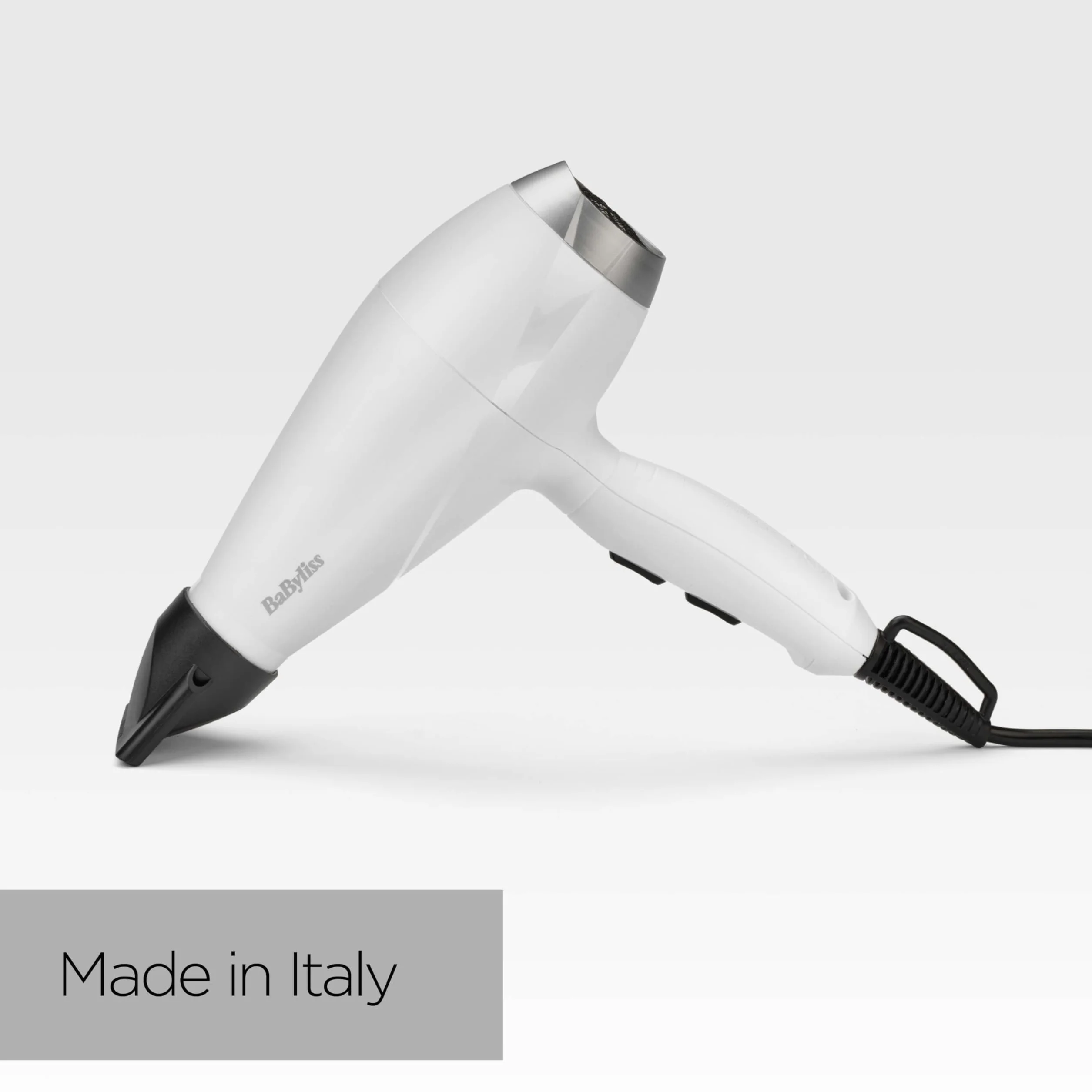 Suszarka do włosów BaByliss Speed ​​Pro 2000 W - suszarka AC, wyprodukowana we Włoszech, lekka, z jonizacją, zapobiegającą puszeniu włosów, 3 ustawienia temperatury i 2 prędkości, biała, 6704WE
