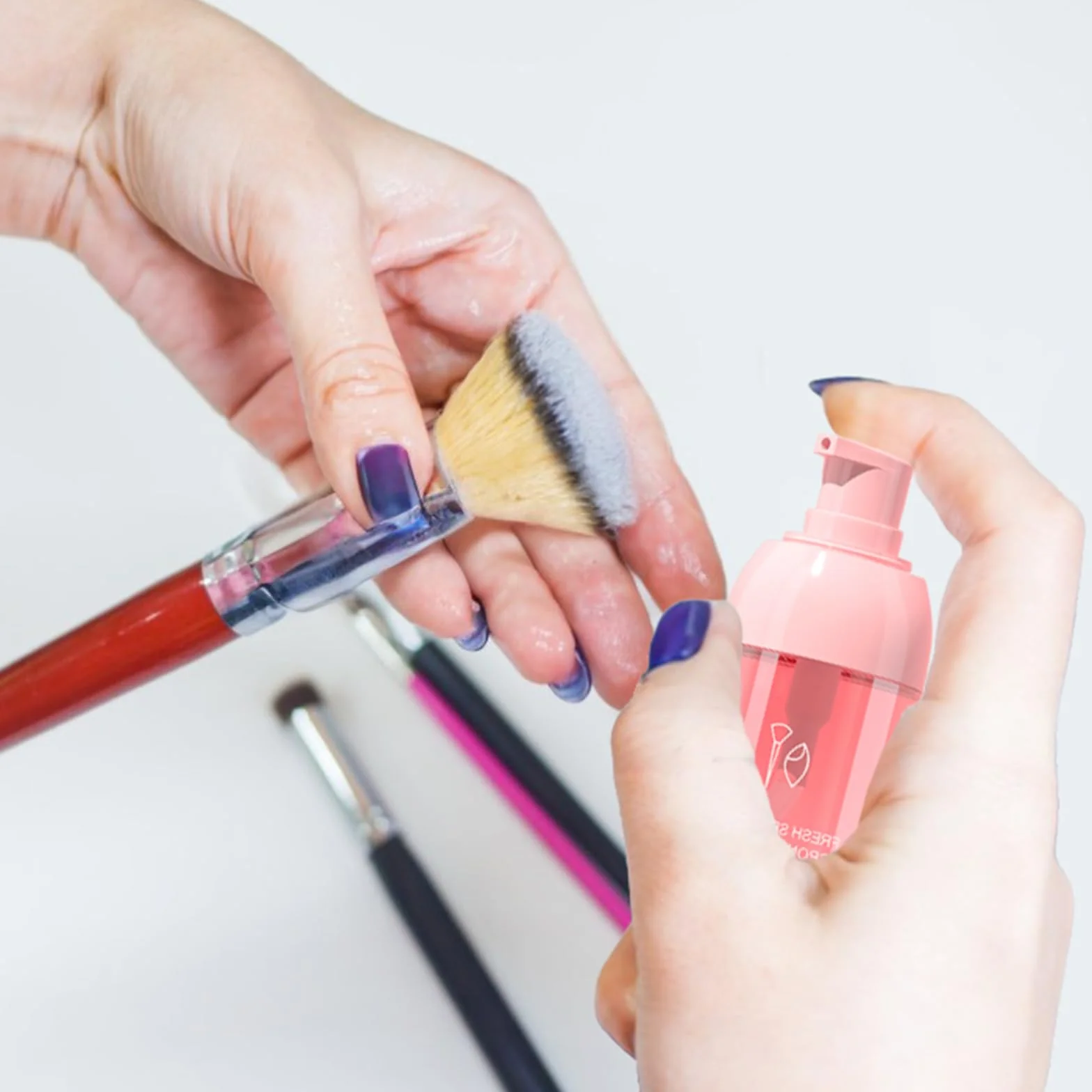 Zestaw do czyszczenia pędzli do makijażu 55 ml, szybkoschnący, miękki płyn