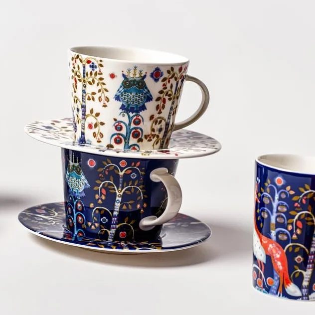 Iittala Spodek Taika z porcelany witrapowej, kolor: niebieski, wymiary: 15 x 16 x 1,5 cm, 1070918