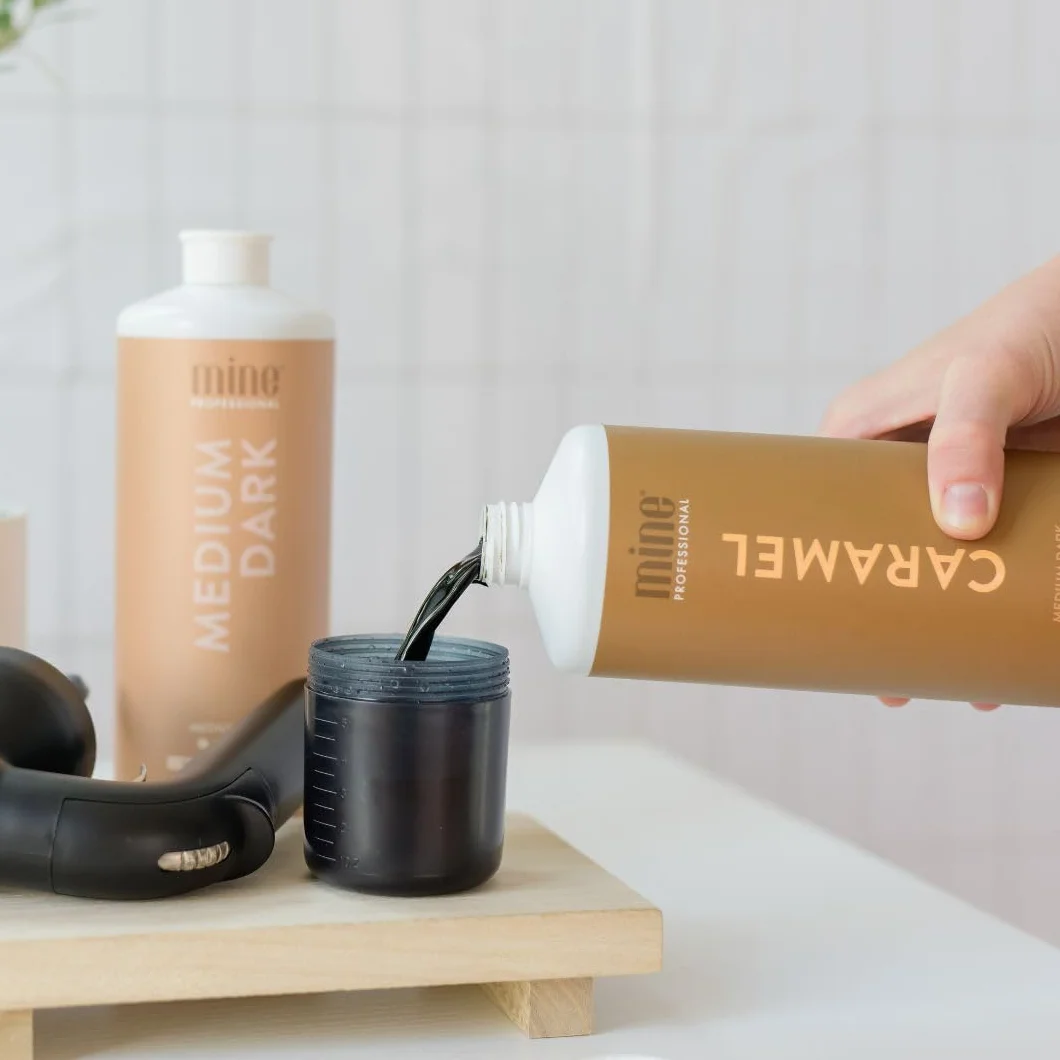 MineTan Karmelowy roztwór do opalania natryskowego Premium | Salon Professional 1-godzinna formuła ekspresowej opalenizny, czyste rozwiązanie do opalania bez słońca, gładkie i gładkie wykończenie, bez zapachu pomarańczowej lub sztucznej opalenizny, wegańs