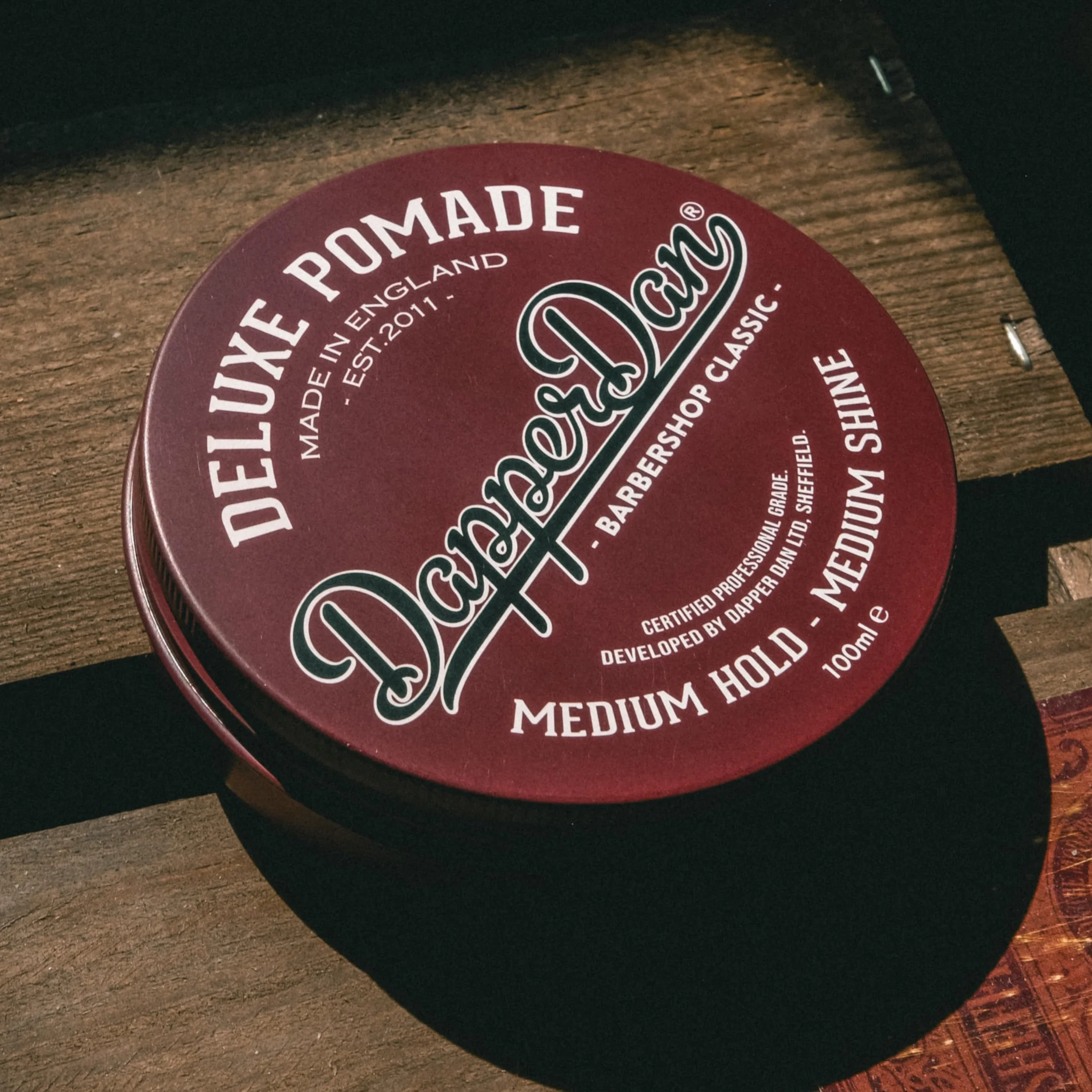 Dapper Dan Deluxe Pomada, Medium Hold Medium Shine, wszechstronna, elastyczna, na bazie wody, profesjonalny wygląd, 1 x 100 ml