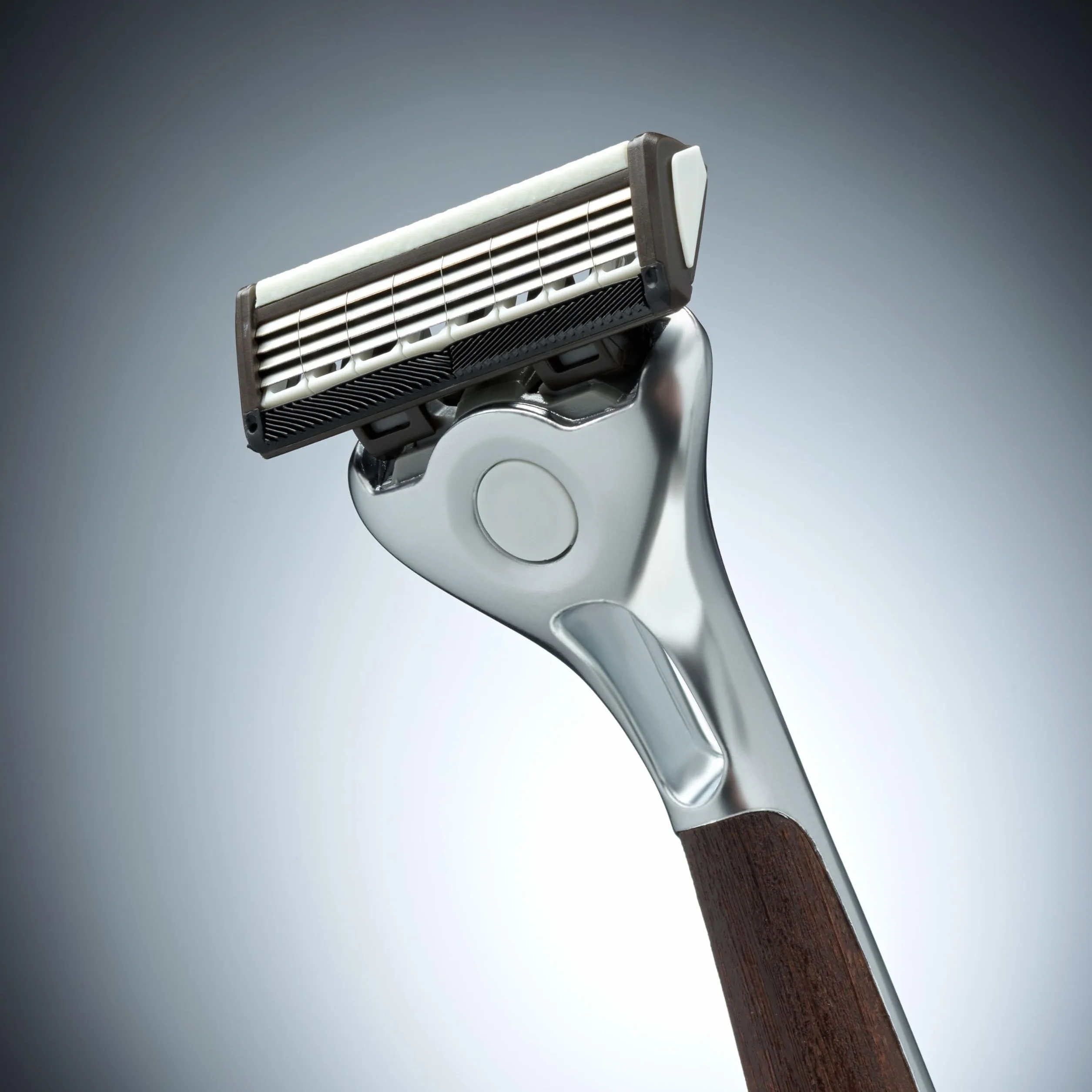 Wilkinson Sword 7005099W Maszynka do Golenia dla Mężczyzn z 4 Wkładami, 4 Ostrza, Srebrny/Brązowy