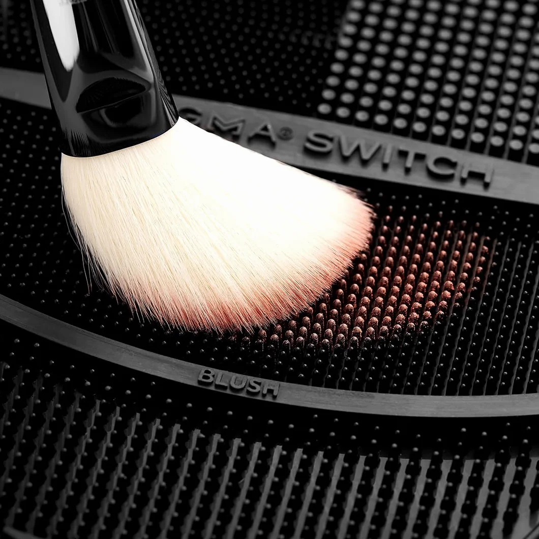 Sigma Beauty Switch - Color Switch Cleaner Mat, Miękka Silikonowa Tekstura - Kremowa, Płynna, Pudrowa Baza Pod Makijaż - Dwustronna, Gąbka I Czyszczenie Pędzli - Rozwiązanie Dla Narzędzi Kosmetycznych