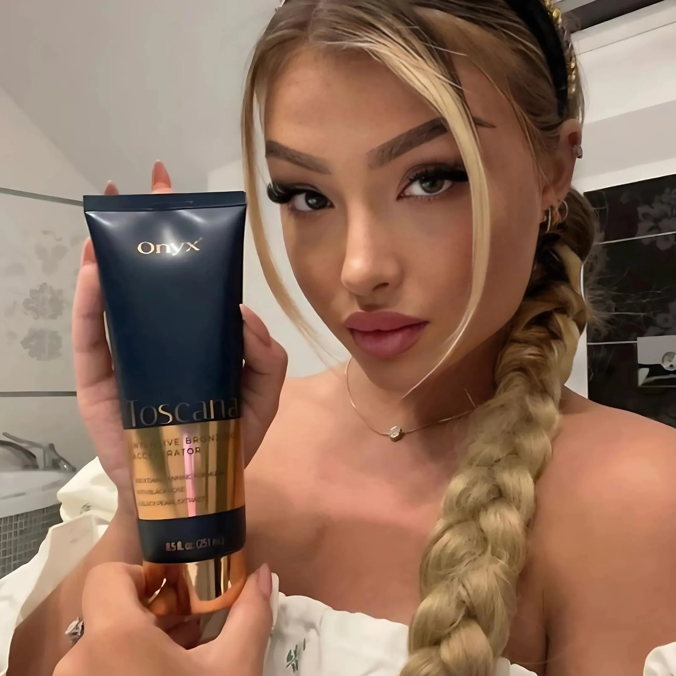 Toscana - balsam do opalania w solarium, krem przyspieszający opalanie oraz brązujący skórę, biały bronzer z formułą odżywczych olejów, efekt ciemnej opalenizny bez plam i smug
