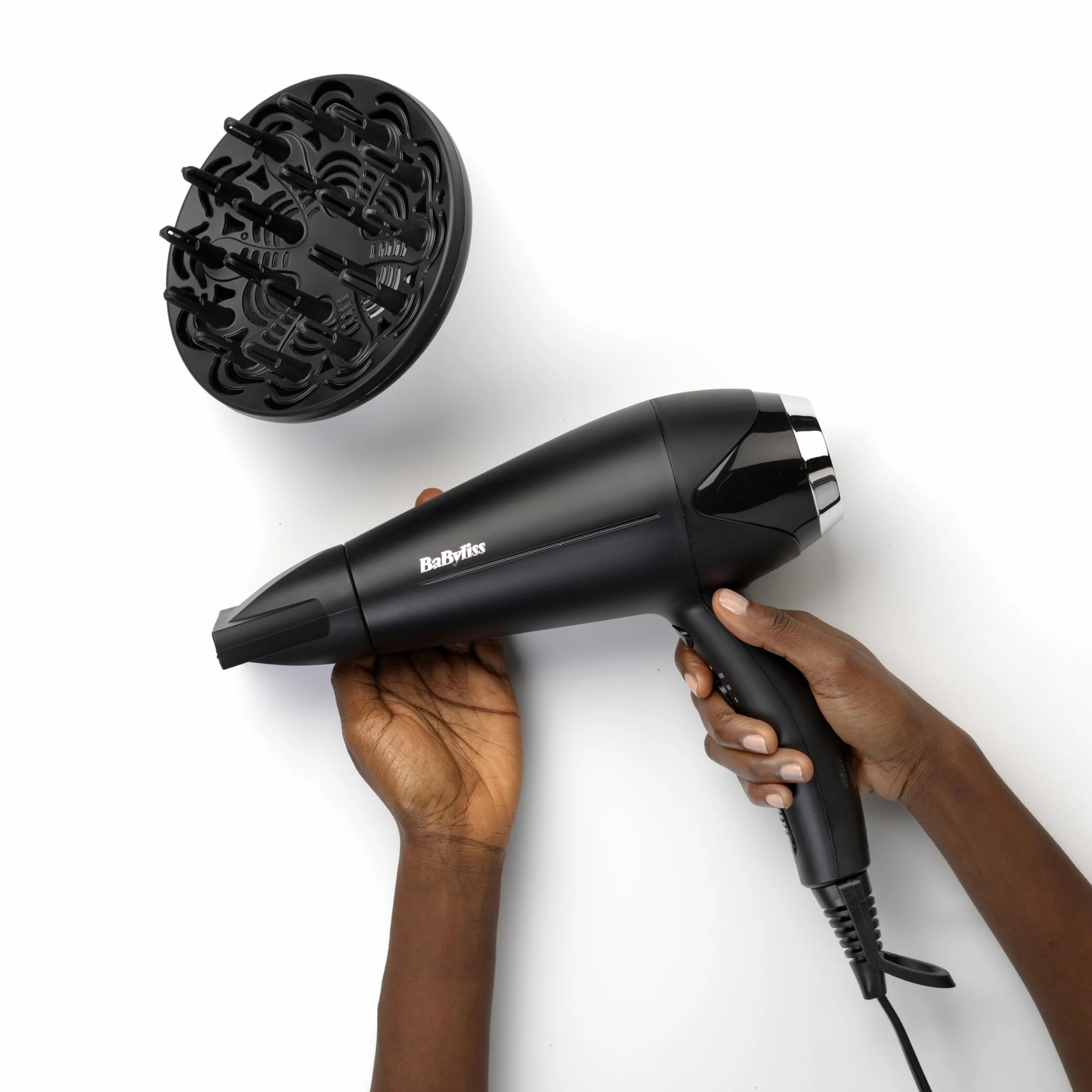 Suszarka do włosów BaByliss Turbo Smooth - 2200 W Mocna suszarka do włosów, Duży dyfuzor, jonizacja bez puszenia włosów, 3 ustawienia temperatury i 2 prędkości, Czarny, D572DE