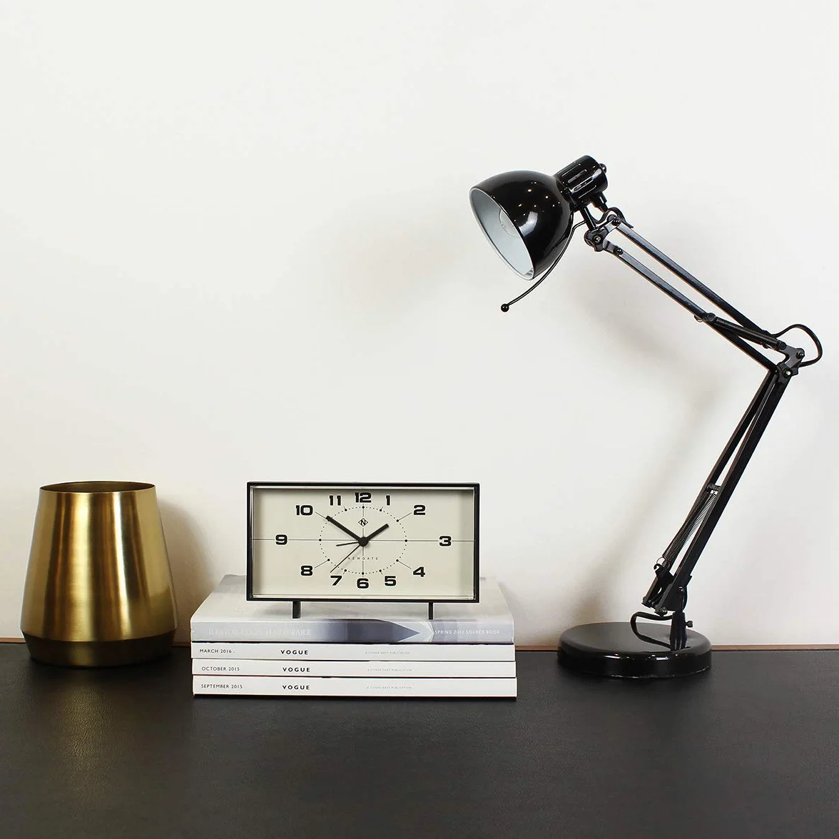 NEWGATE Budzik Wideboy | Prostokątny design retro | Czarny | Tarcza z połowy wieku | Idealny do łóżka, biurka, kominka lub półki | Retro sypialnia i akcesoria biurowe