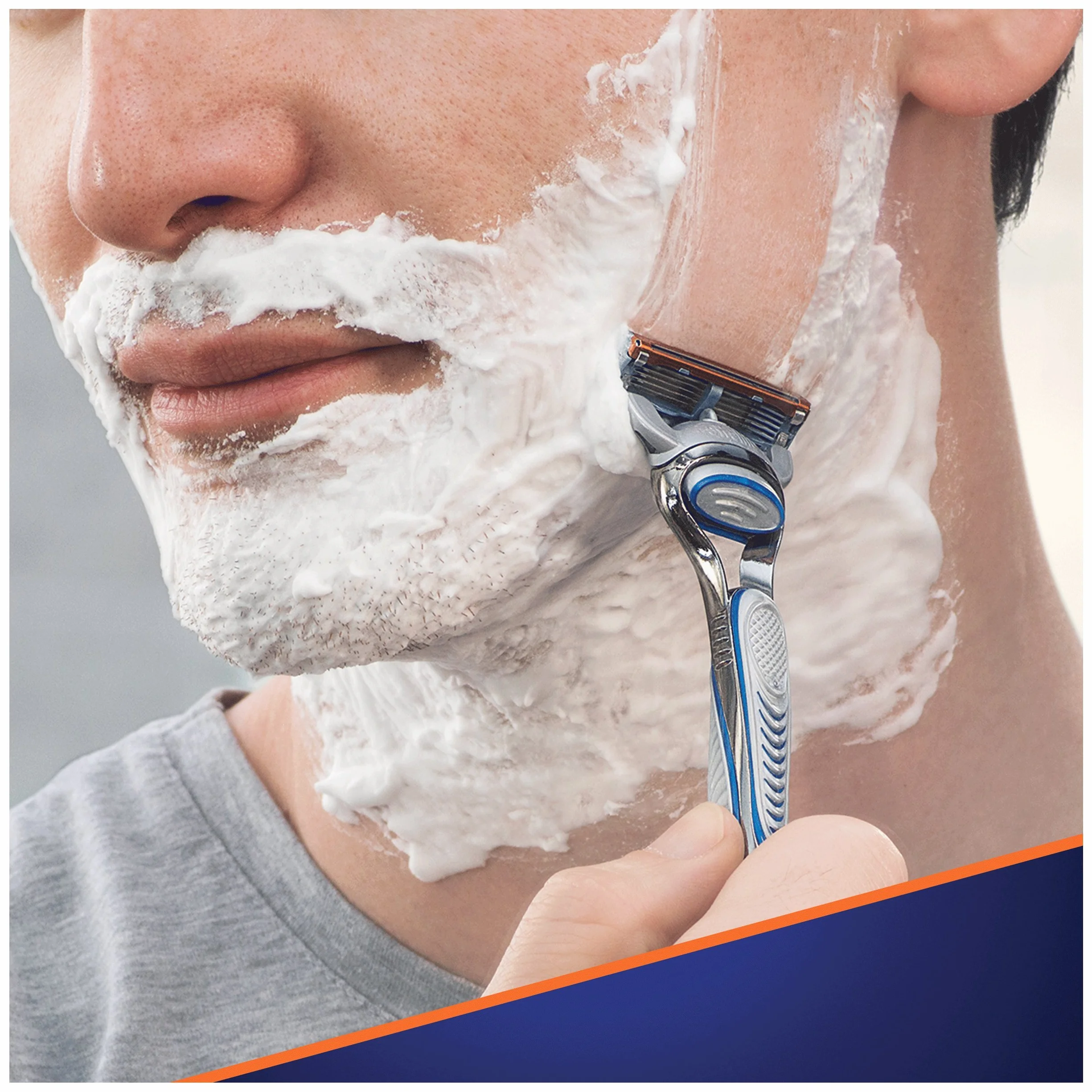 Gillette Fusion5 Ostrza Wymienne do Maszynki do Golenia, (8 sztuk), z 5 Ostrzami Zmniejszającymi Tarcie, 8 Ostrz Wymiennych + Żel 200 ml