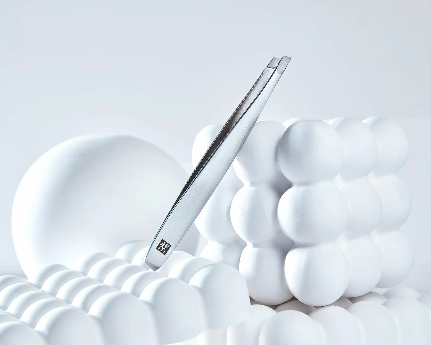 ZWILLING Pęseta skośna (wyrywanie brwi, usuwanie drzazg, ręcznie szlifowane, chropowate końcówki, hipoalergiczna), premium, srebrna, 90 mm