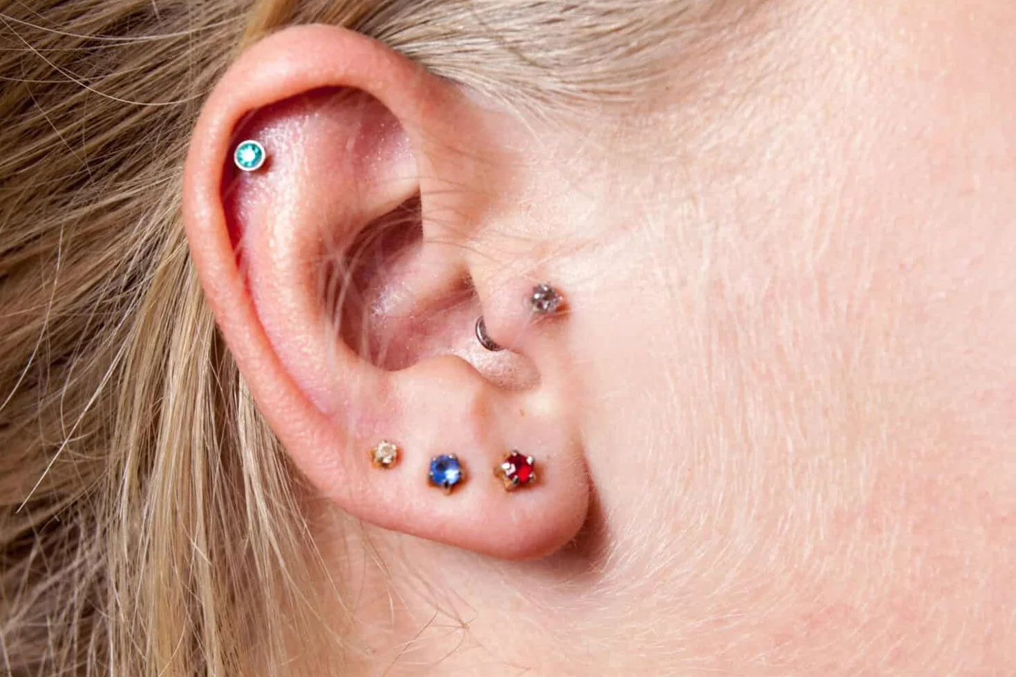 AVYRING Zestaw nakłuwaczy do uszu, jednorazowy zestaw do piercingu uszu, 316L, zestaw kolczyków chirurgicznych z kolorowymi cyrkoniami, różne kształty, kolczyki do samodzielnego nakłuwania z 4 mm lub