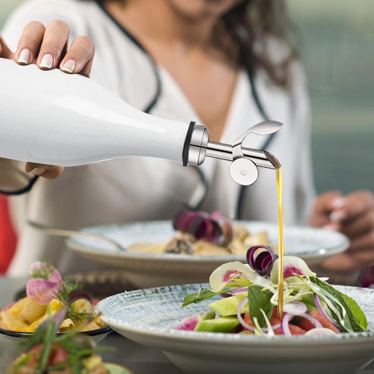 Qivine 300ml butelka na olej z wylewkiem, ceramiczna butelka na oliwę i ocet bez kroplenia, dyspenser na olej z lejkiem i etykietą do kuchni i BBQ, prosty styl (Biały)