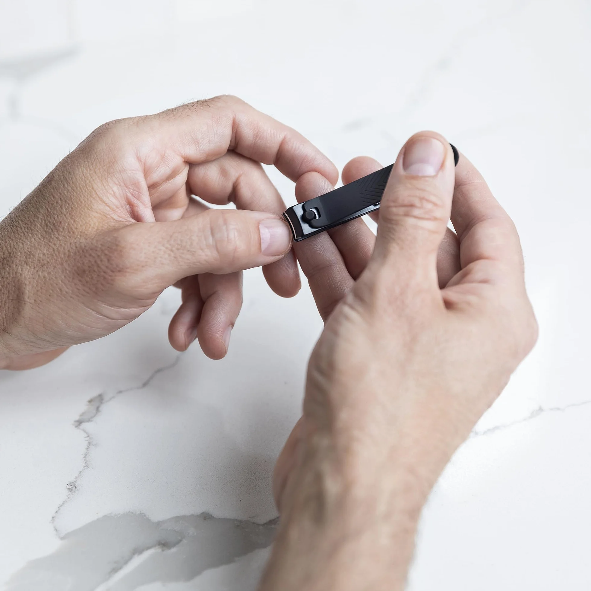 MANSCAPED® Shears 3.0, 5-częściowe męskie obcinacze do paznokci i paznokci ze stali nierdzewnej, pilnik do paznokci, pęseta ze skośnymi końcówkami, nożyczki do skórek, walizka podróżna