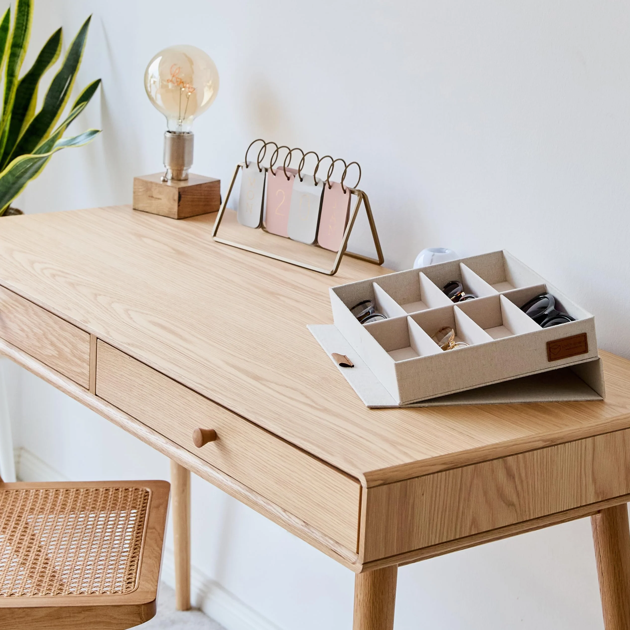 LOVE IT STORE IT organizer na 8 okularów premium – wykonany z lnu – do przechowywania kilku okularów – wzmocniony drewnem – kolor beżowy – 32 x 25 x 5,5 cm