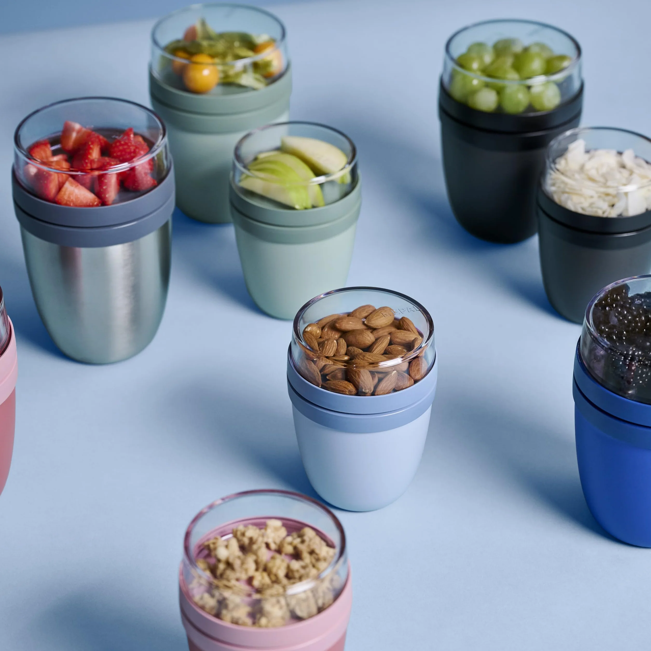 Mepal Overnight Słoik na Owsiankę, Praktyczny Kubek na Jogurt i Musli, Oddzielne Przegródki, Nadaje Się do Zamrażarki, Kuchenki Mikrofalowej i Zmywarki, 500 Ml + 200 Ml, Czarny (Nordic Black)