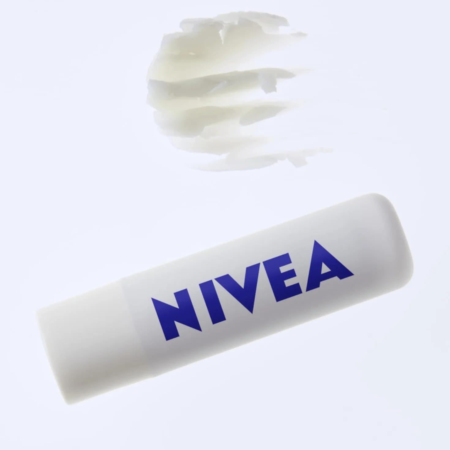 NIVEA Med Repair Nawilżająca pomadka do ust z masłem shea, pielegnującymi olejkami i witaminami SPF 15; 4,8 g