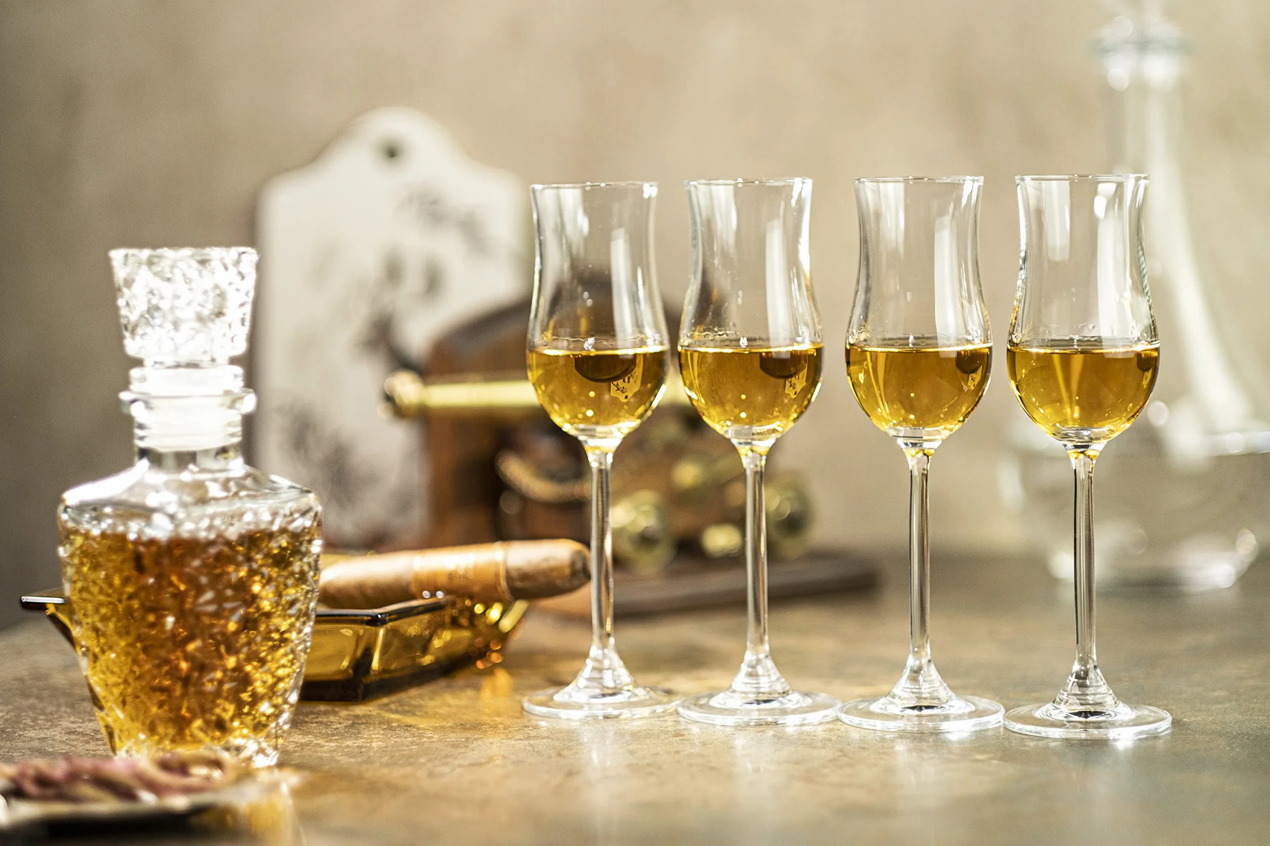 GLASSIQUE CADEAU Kieliszki do węchowiny koniakowej, tequili i spirytusa, zestaw 4 sztuk, 120 ml, do degustacji tulipanów Copitas do popijania armagnacu, Madery, po kolacji | węszczyki do alkoholu