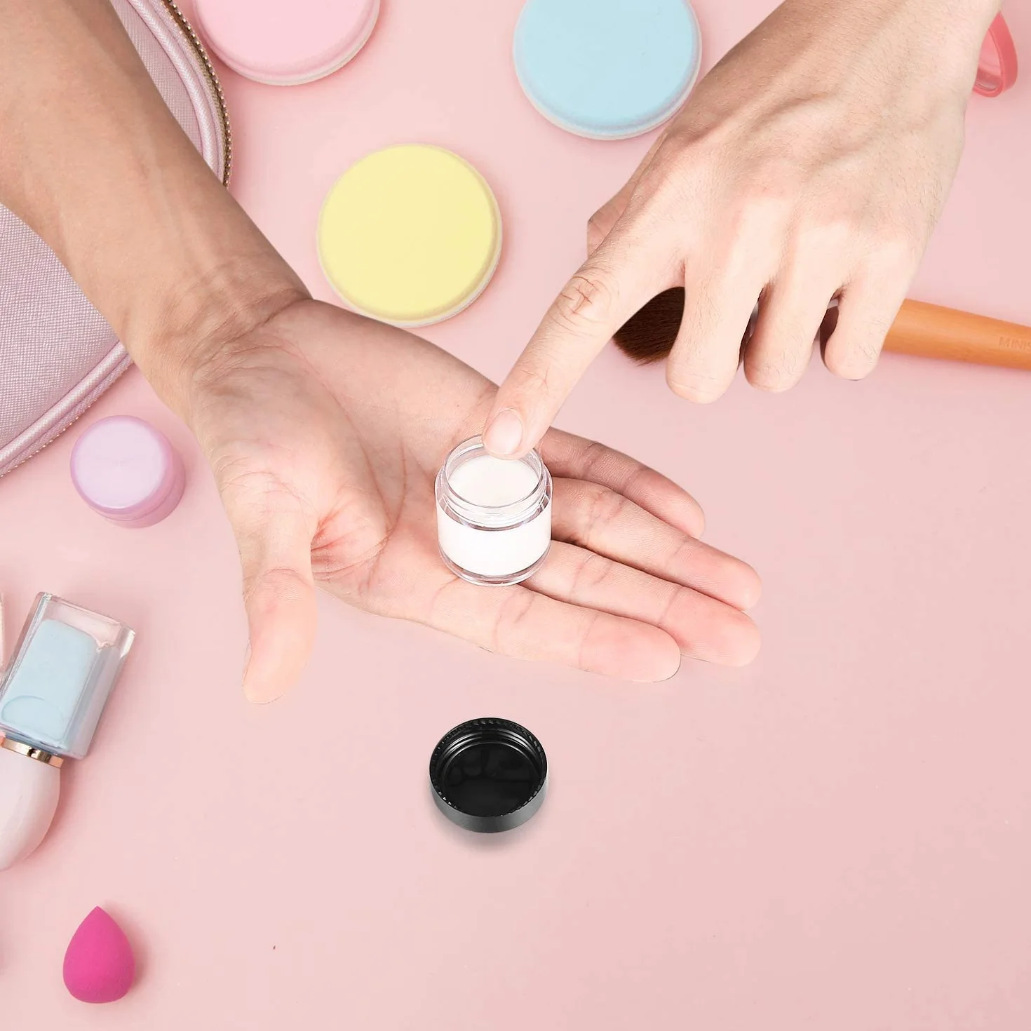 30 Sztuk Pustych Pojemników na Krem z Pokrywkami, Mini Słoiczki Kosmetyczne, 10 ml Pojemniki na Balsam do Ust z 3 Mini Łopatkami, Zestaw Próbek Podróżnych dla Sztuki Paznokci, Kremów - Czarny
