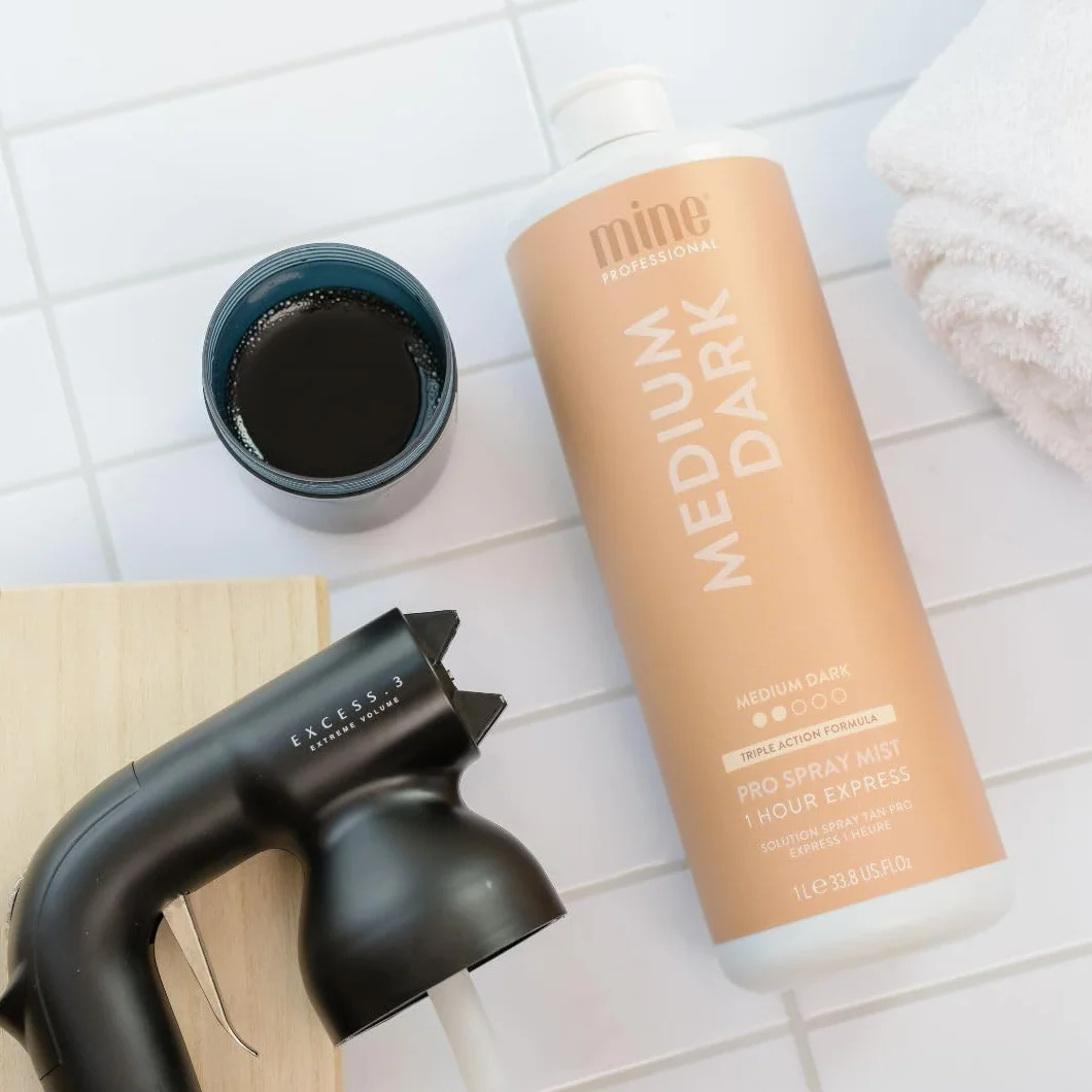 MineTan Medium Dark Professional Spray Tan 1L Subtelnie brązowe lśniące wykończenie