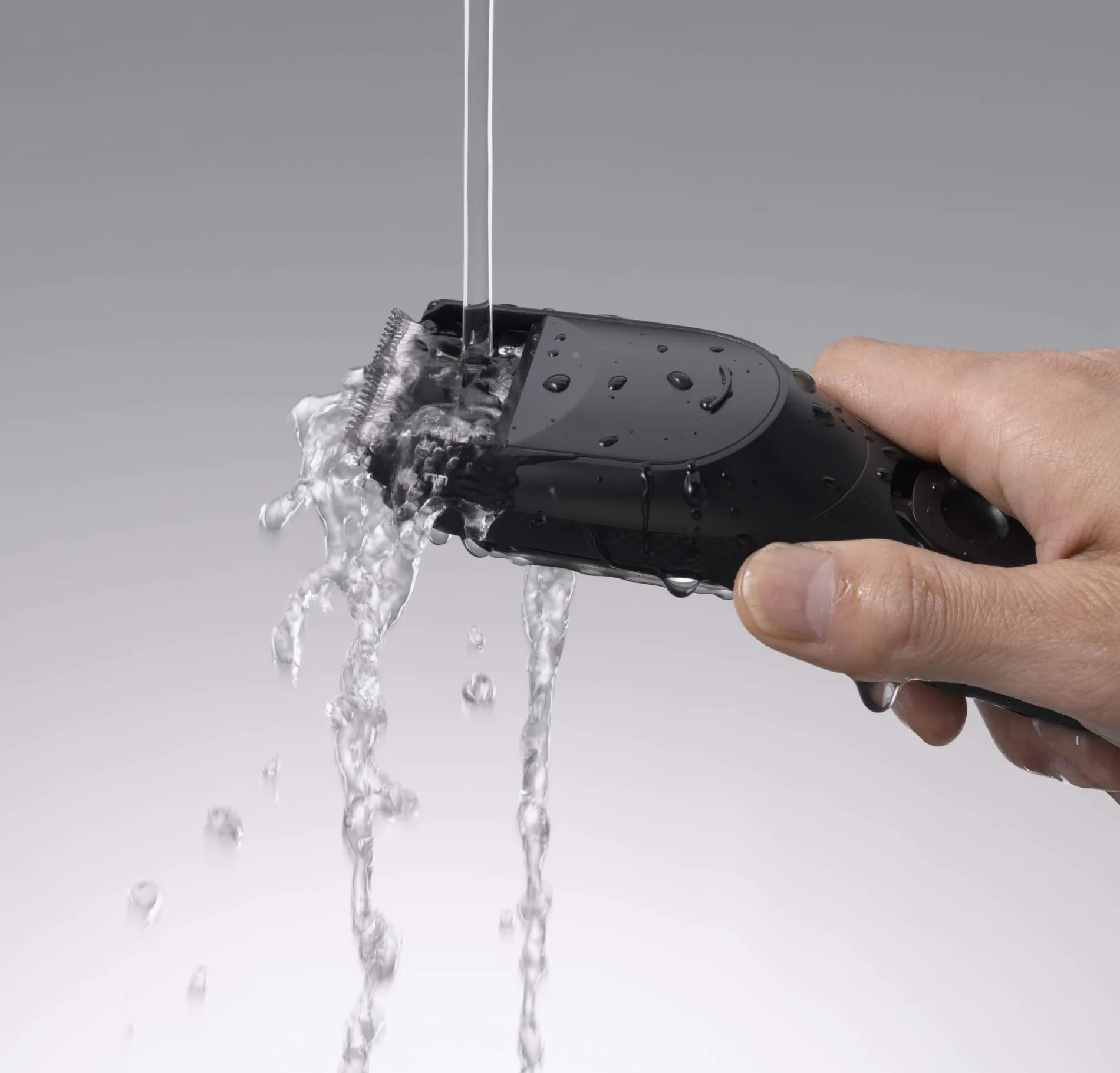 Panasonic ER-GC20 maszynka do strzyżenia (precyzyjne ostrza pod kątem 45°, 3-21mm, 4 stopnie regulacji strzyżenia, możliwość mycia w wodzie), czarna