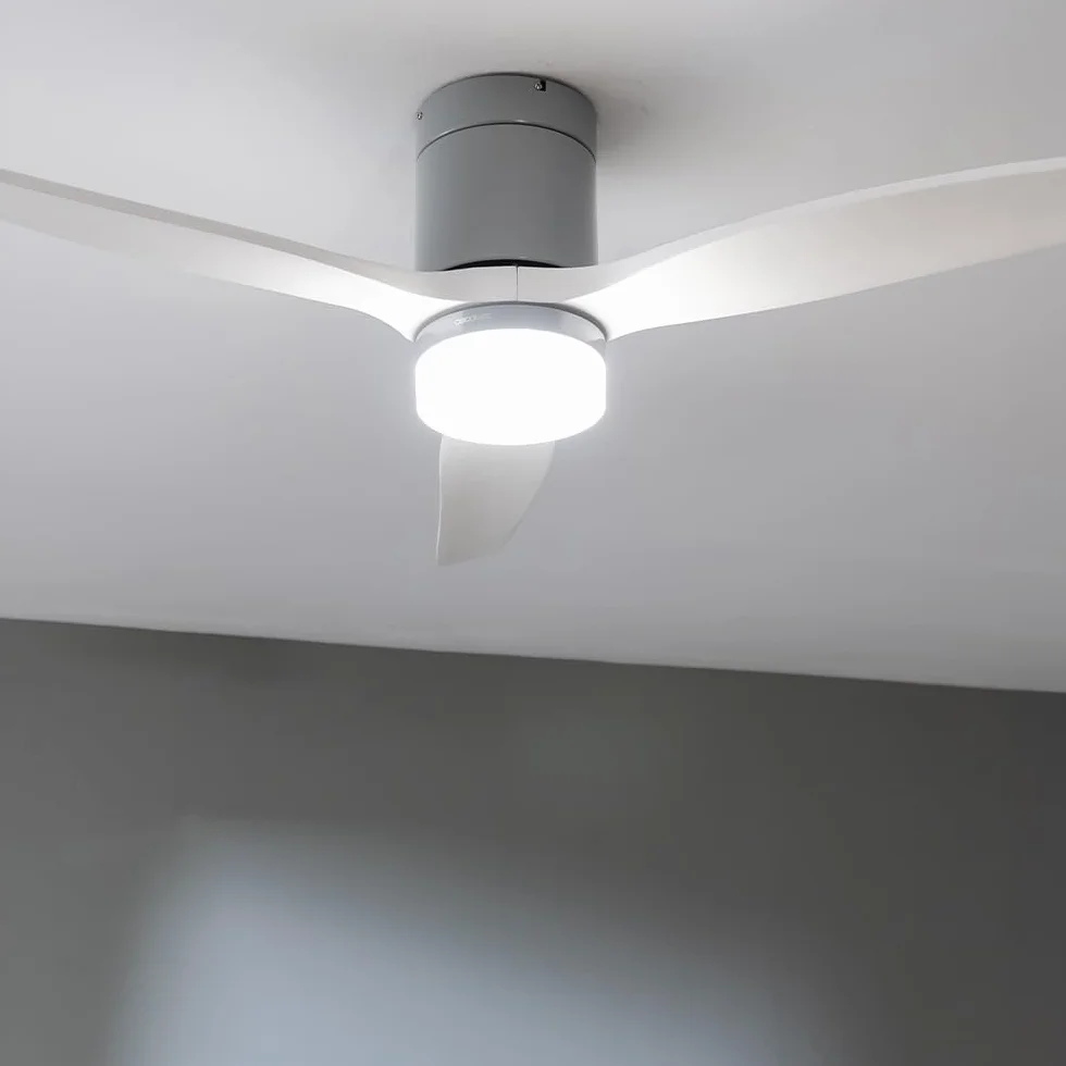 Cecotec - Wentylator sufitowy EnergySilence Aero 5600 Aqua IronWhite - 40 W i 52", Wi-Fi, pilot, stopień ochrony IP44, światło, 6 prędkości, 3 łopatki, tryb zima-lato, timer 8h