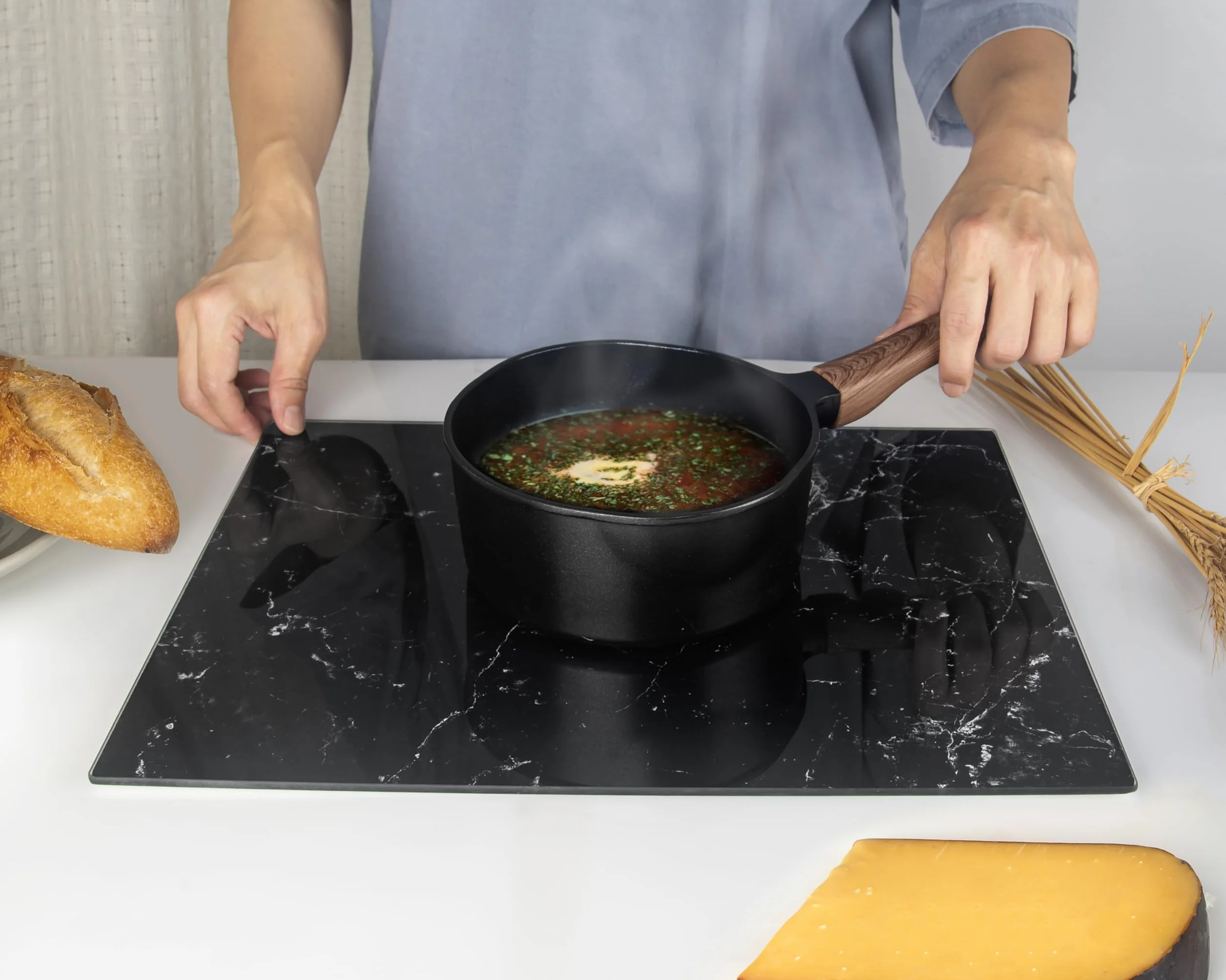 Kitchenville Szklana Deska do Krojenia 40×30 cm – Trwała i Higieniczna, z Hartowanego Szkła – Odporna na Ciepło, Ochrona Blatu Kuchennego – Marmur Czarny