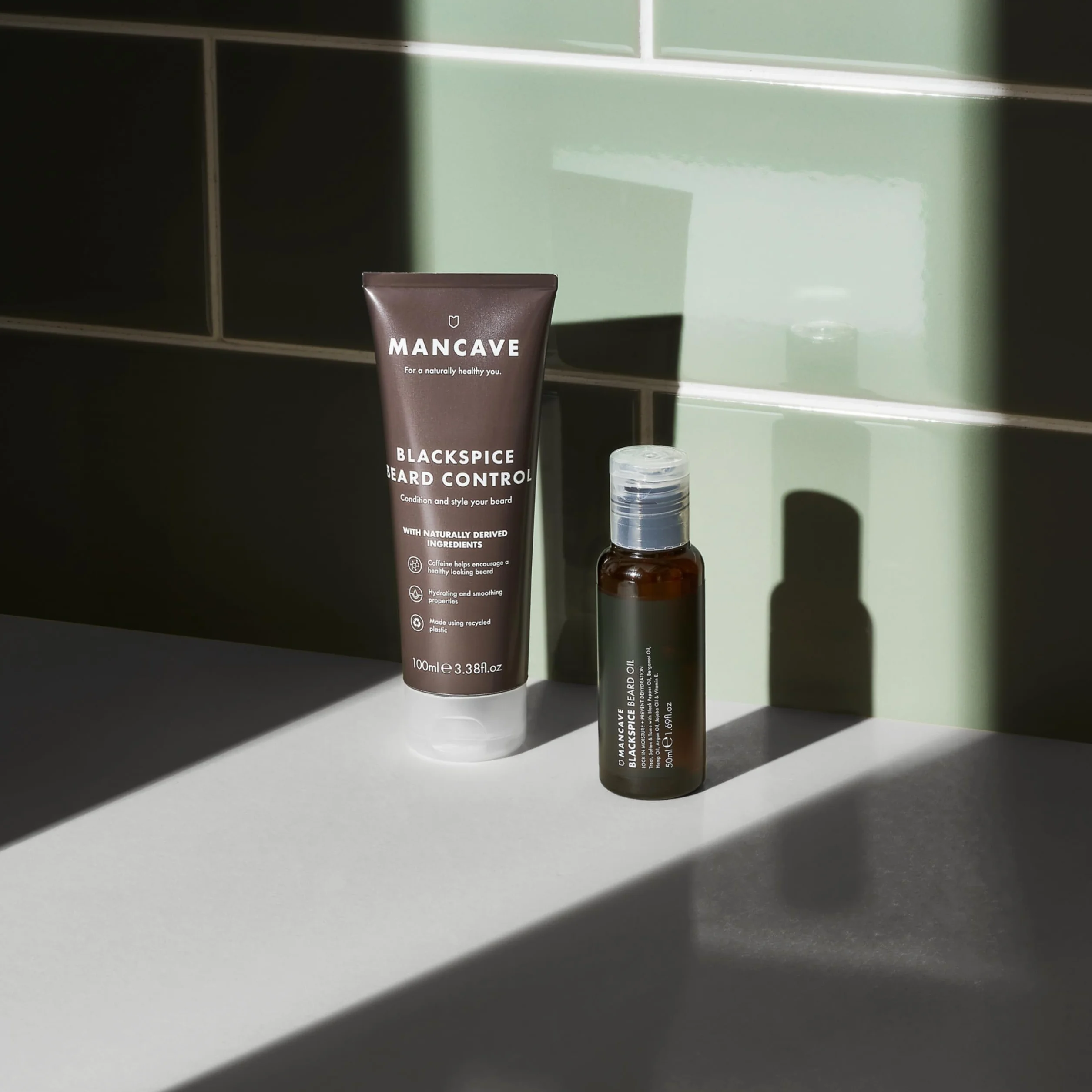 ManCave Blackspice Olejek do Brody dla Mężczyzn, 50 ml, Naturalne Składniki, Wegański i Cruelty-Free, Zmiękczający Olejek do Brody z Olejem Arganowym, Bergamotowym i Konopnym, dla Mężczyzn