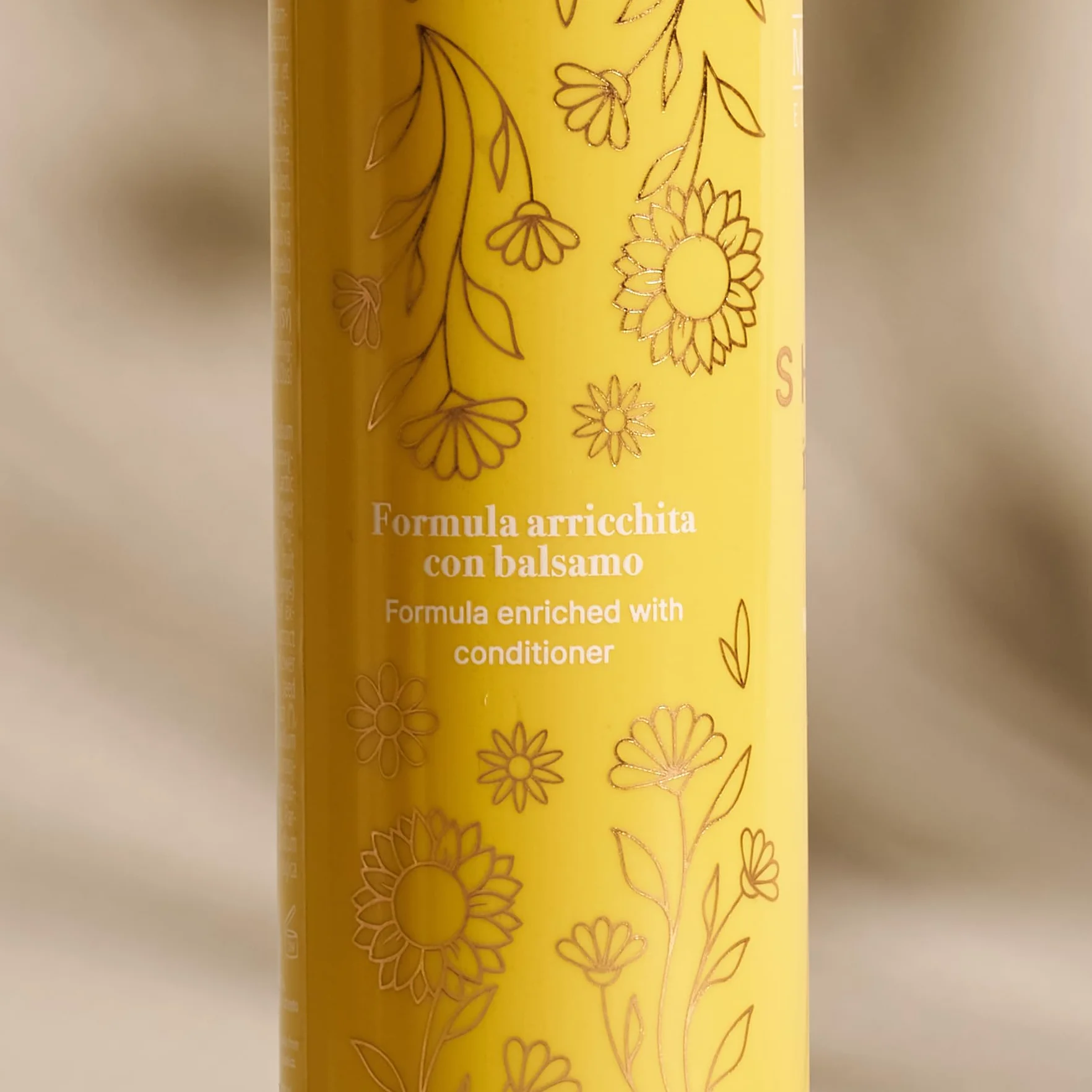 Maternatura, Szampon do włosów suchych z rumiankiem, wzbogacona formuła z odżywką i nawilżającą, Bio Beauty Routine Cute i suche włosy, wyprodukowane we Włoszech - 250 ml