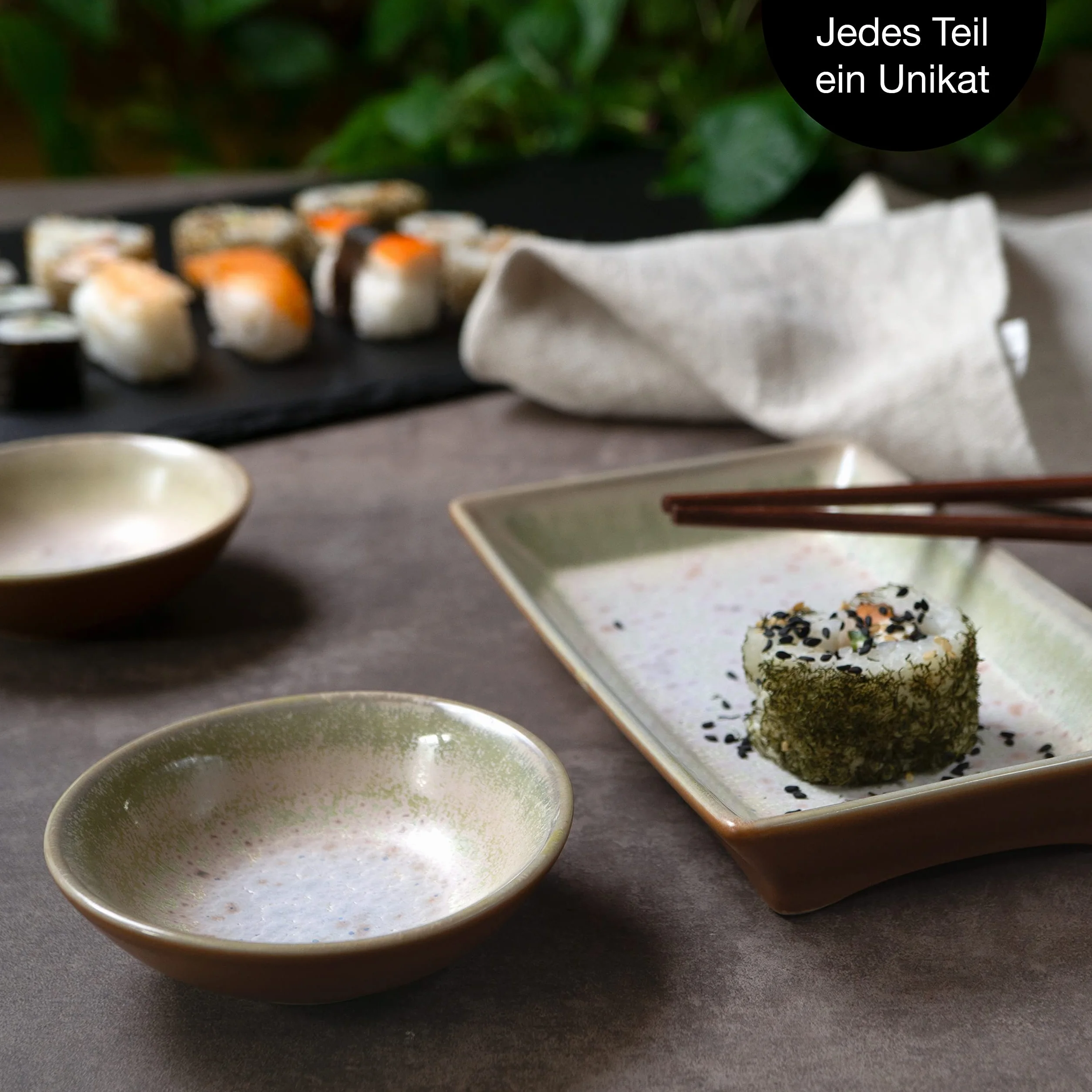 Moritz & Moritz 4-częściowy zestaw naczyń do sushi dla 2 osób – zestaw do serwowania sushi z 2 talerzami do sushi i 2 miseczkami do dipów – beżowo-fioletowy z reaktywną glazurą