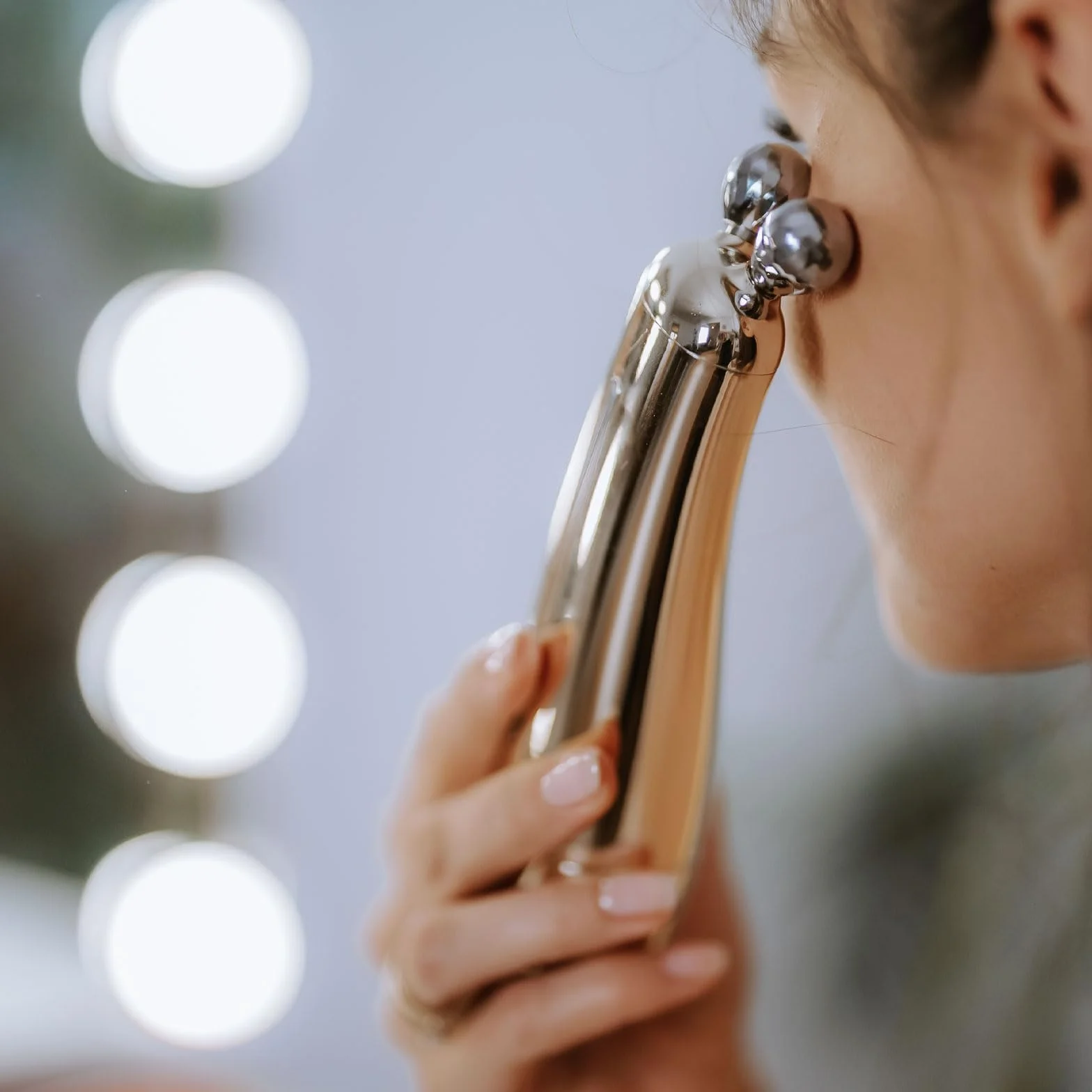 Beautifly Intenso Aura Age Defy masażer liftingujący do twarzy z technologią DMA