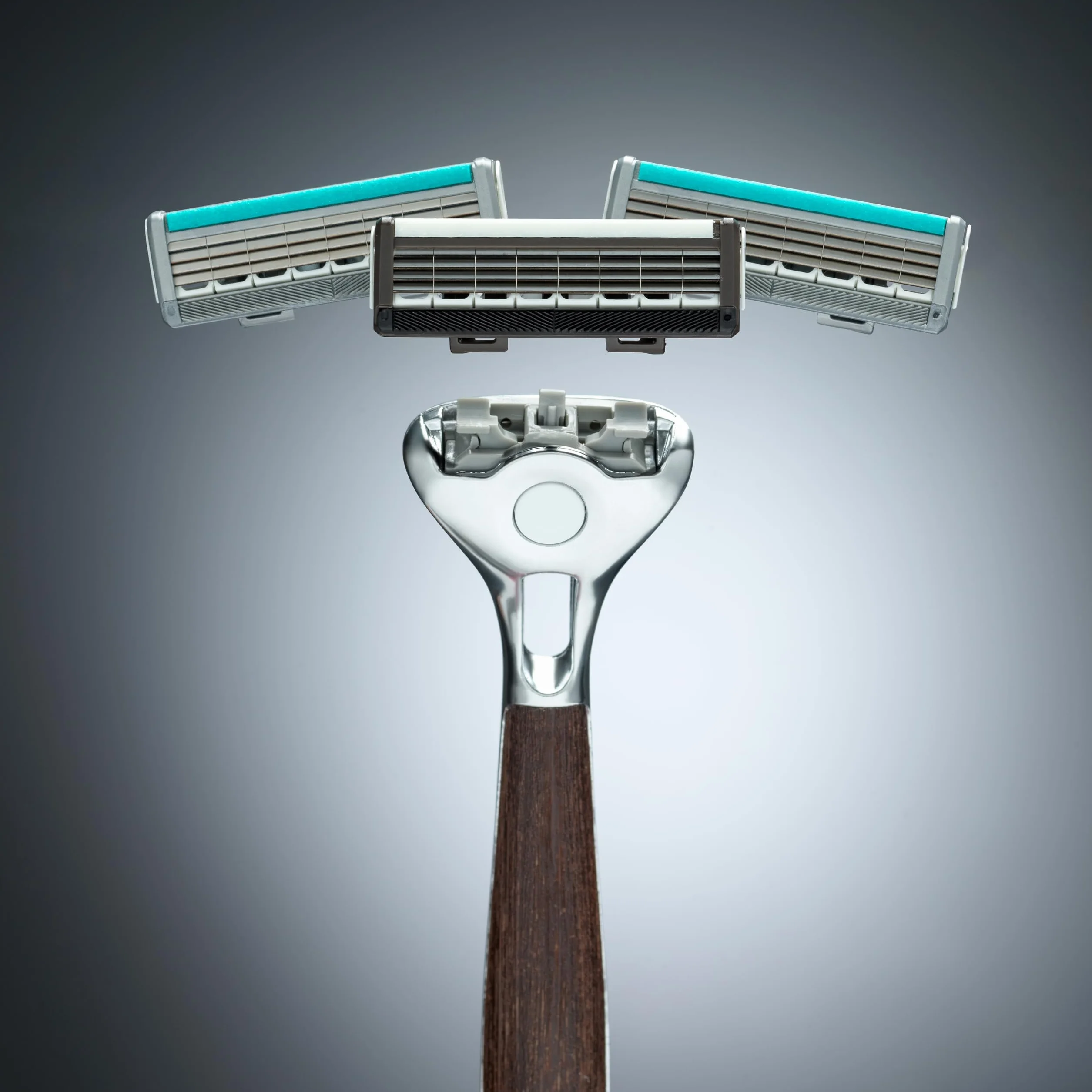 Wilkinson Sword 7005099W Maszynka do Golenia dla Mężczyzn z 4 Wkładami, 4 Ostrza, Srebrny/Brązowy