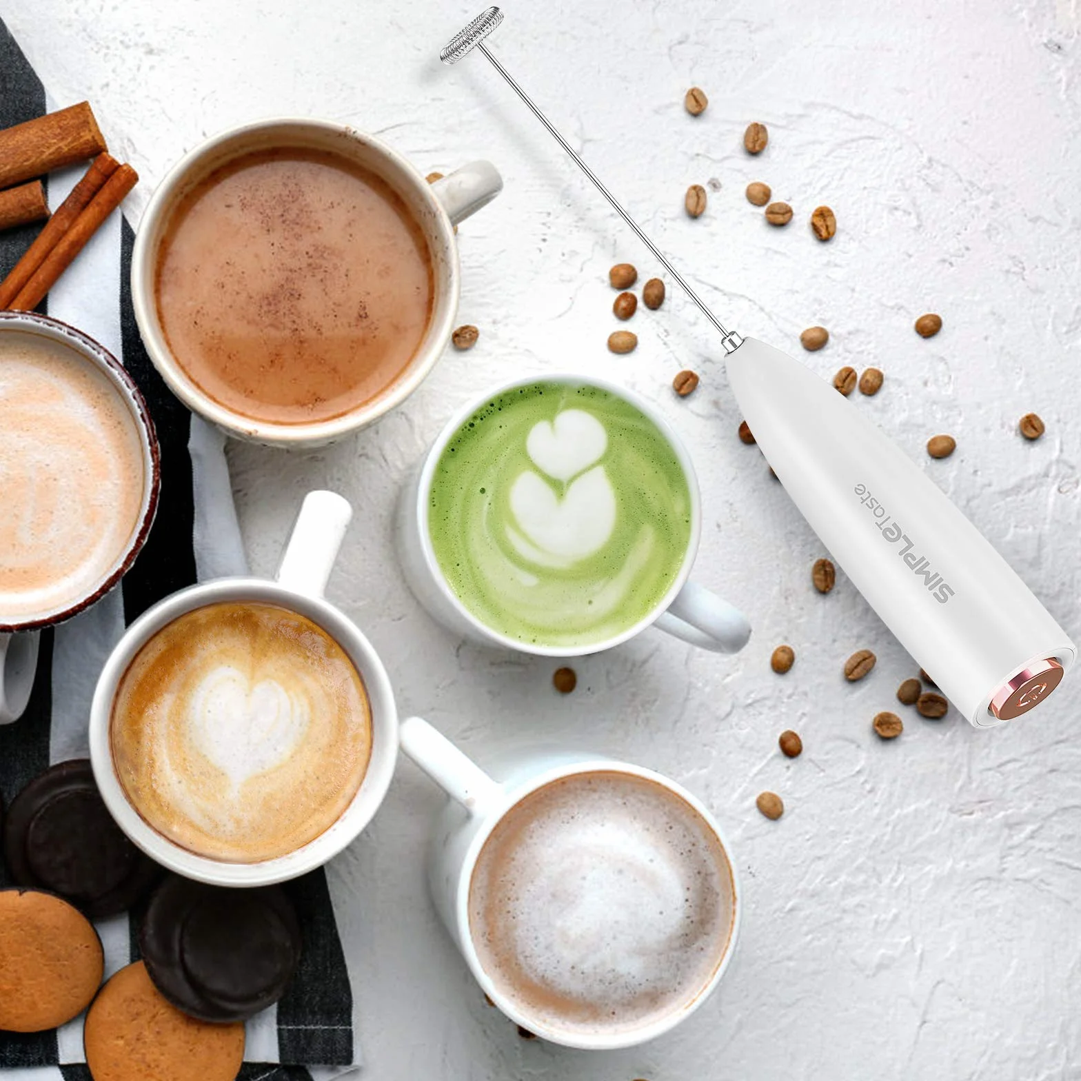 SIMPLETASTE Ręczny spieniacz do mleka, zasilany bateriami, mikser do napojów z trzepaczką ze stali nierdzewnej i stojakiem na cappuccino, kuloodporną kawę, latte