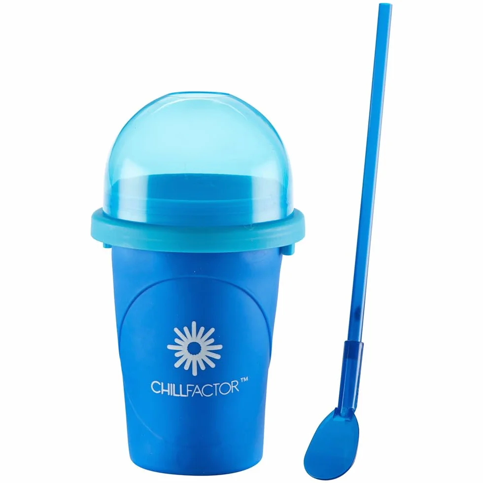BANDAI - CHILLFACTOR CO08007 niebieska zabawka kuchenna - maszyna do granitowania ze słomką wielokrotnego użytku i słomką, zabawka rodzinna, idealna na prezent.