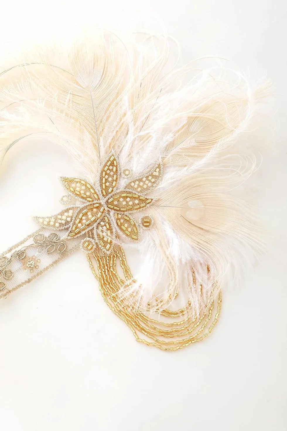 BABEYOND Ozdoba na głowę Wielkiego Gatsby z lat 20. XX wieku, opaska na czoło ze złotymi frędzlami, na karnawał, bal i wesele, beżowa