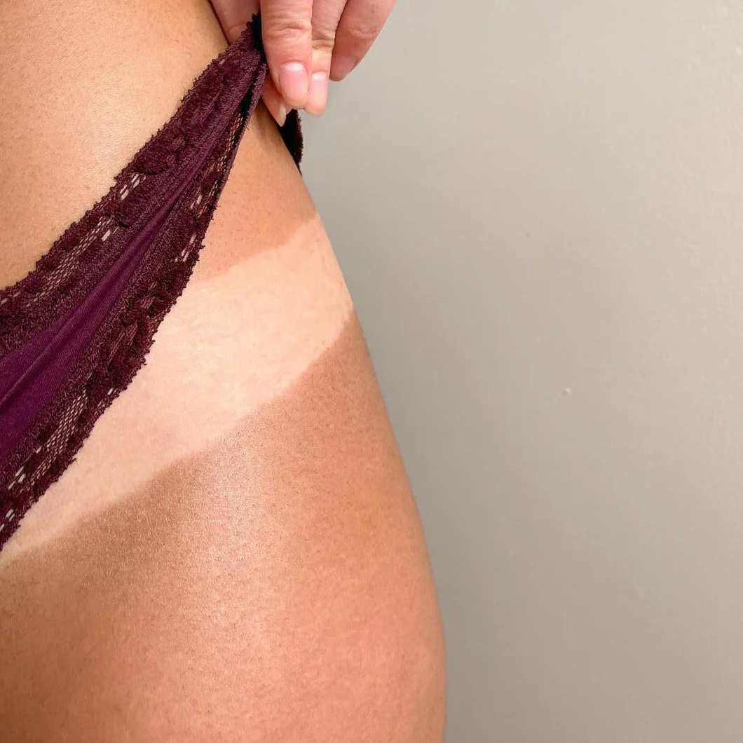 MineTan Medium Dark Professional Spray Tan 1L Subtelnie brązowe lśniące wykończenie