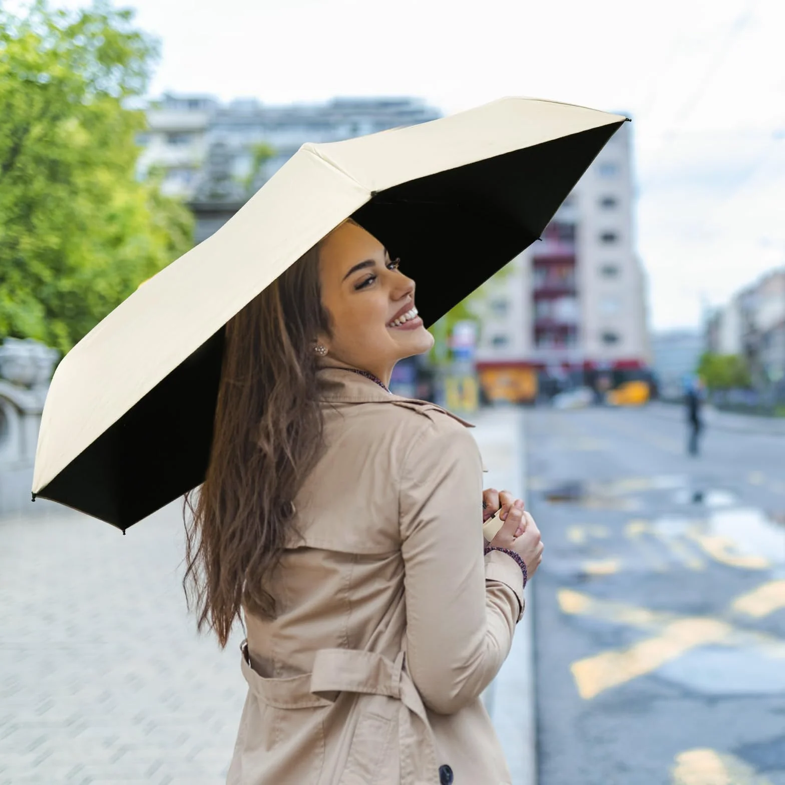 Mini parasol ultrakompaktowy, ultra lekki parasol kieszonkowy z 99% ochroną przed promieniowaniem UV i UPF50+, odporna na uderzenia tkanina, stalowy drążek, powierzchnia parasola 91 cm, beżowa