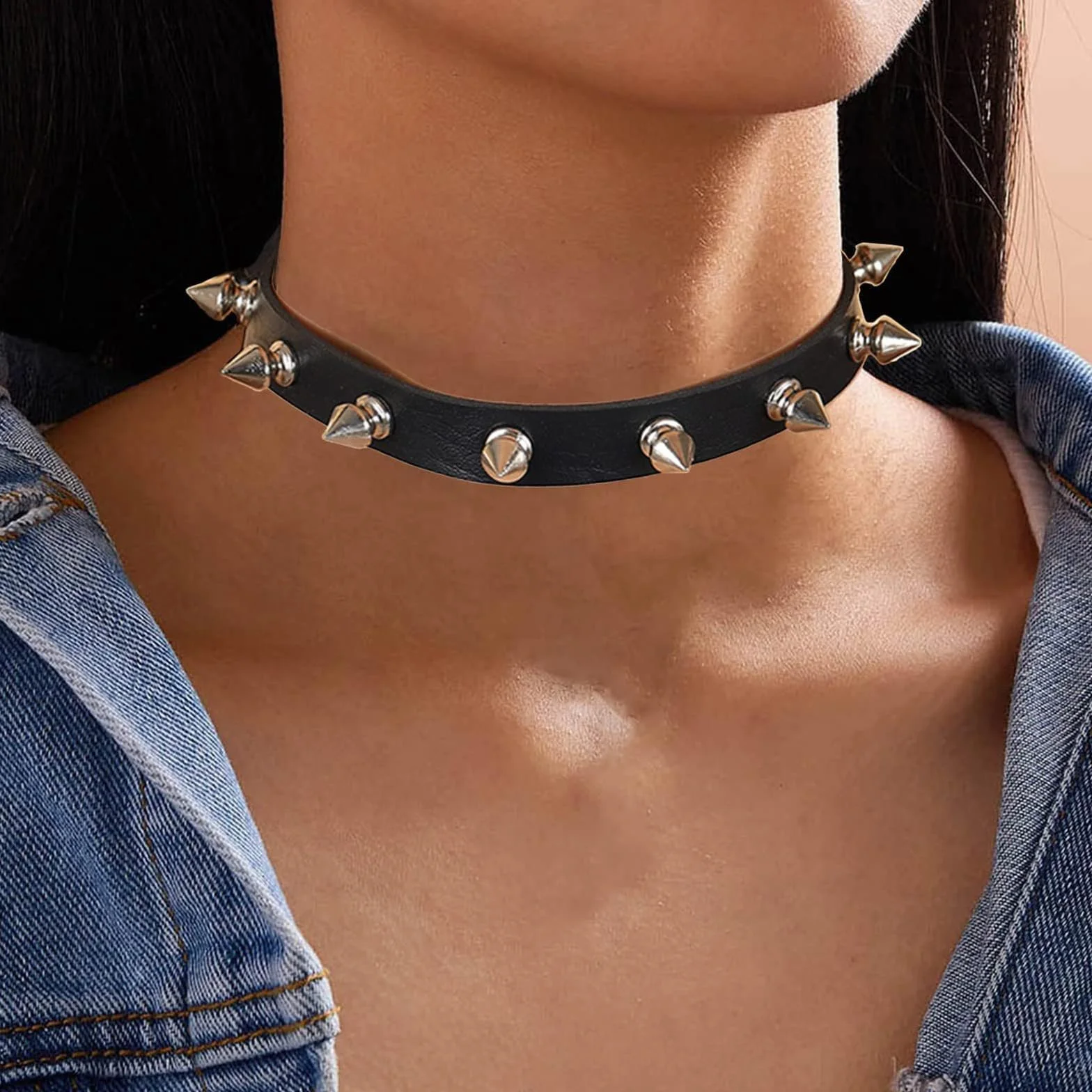Skórzany choker w kształcie serca, czarny ćwikowy naszyjnik z ćwiekami, regulowany, PU, Jeden rozmiar