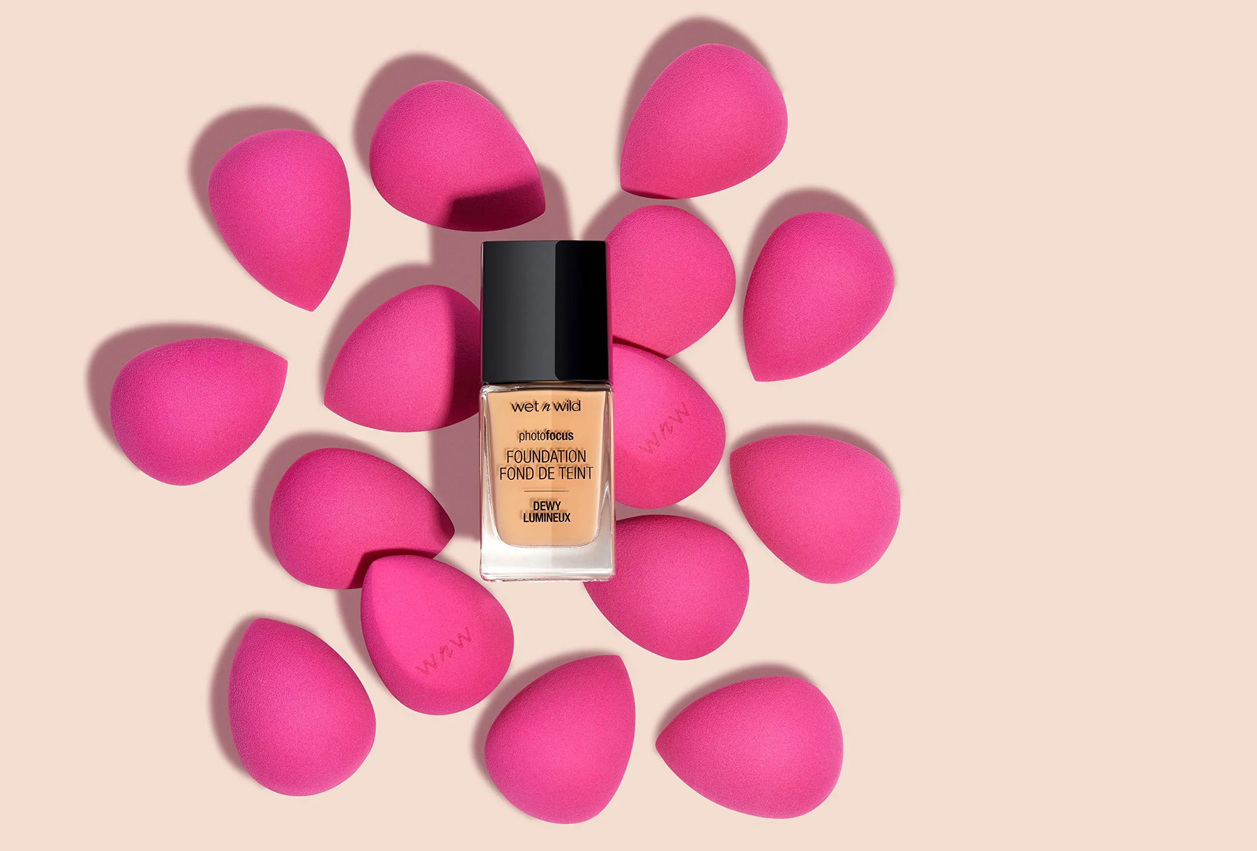 Wet n Wild Makeup Sponge Applicator, Makeup Sponge for Foundation and Concealer for a Professional-Looking Finish, Versatile Use for Buildable Coverage with Precision Point Tip, Hydrophilic Material