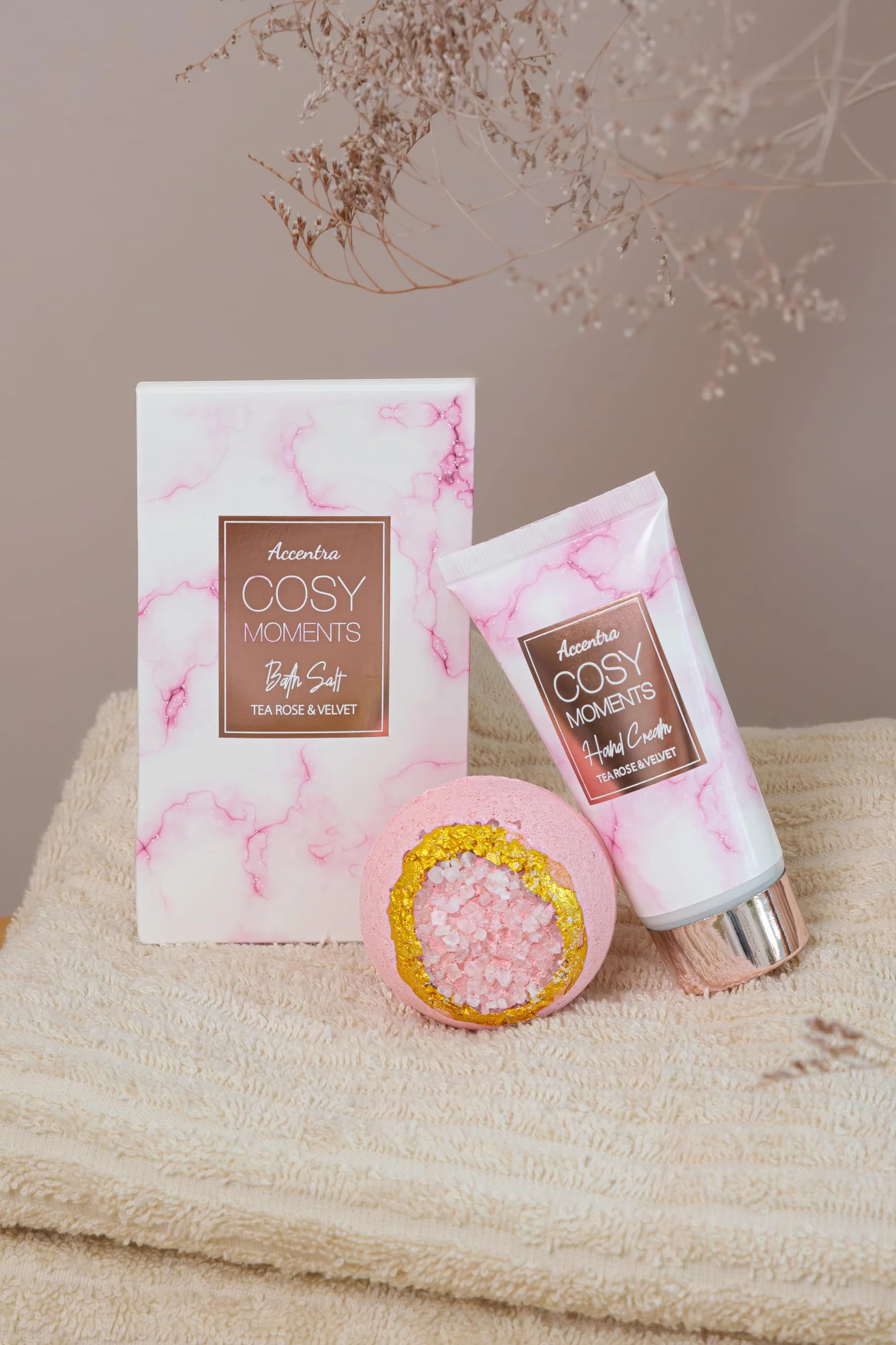 Accentra - COSY MOMENTS zestaw do kąpieli i prysznica w kolorze różowym – zestaw prezentowy do relaksu dla kobiet na urodziny lub Walentynki – 7-częściowy zestaw upominkowy i pielęgnacyjny z mini