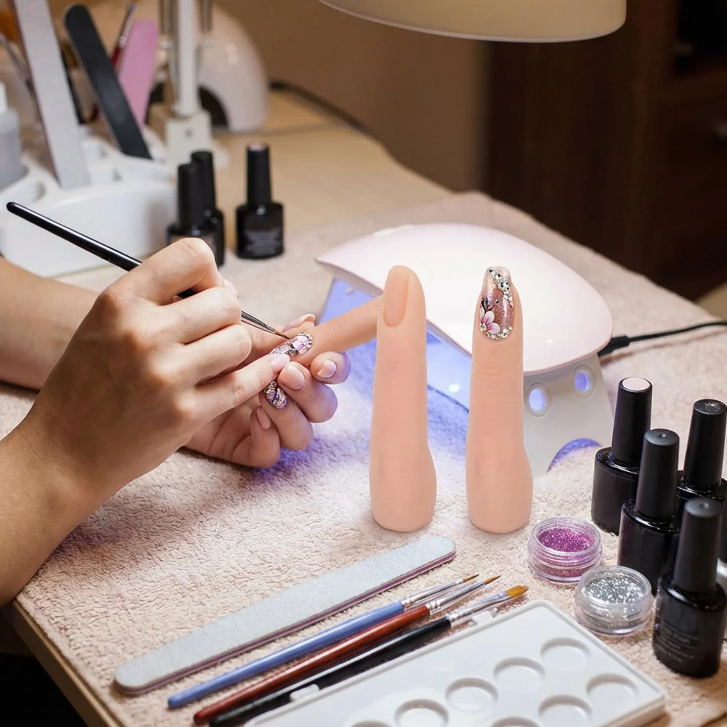 Silikonowe palce do ćwiczeń paznokci elastyczne model do manicure (Lekki kolor)