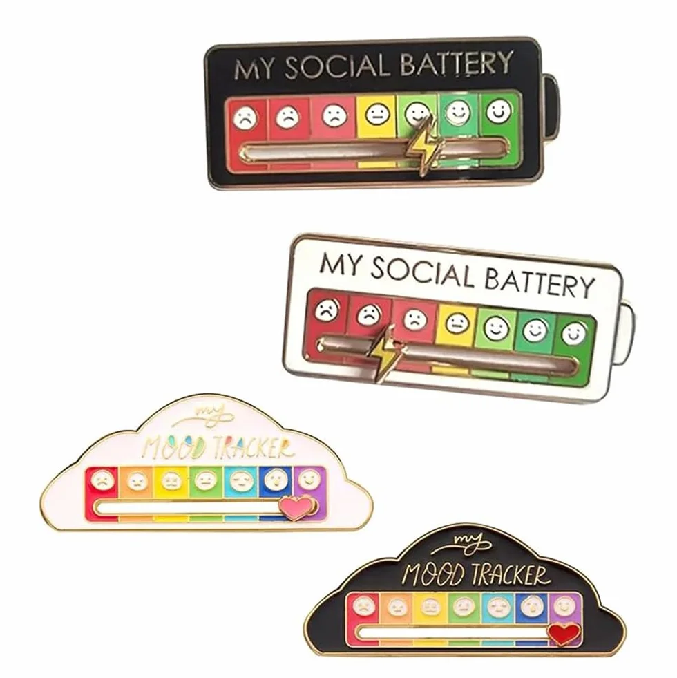 Social Battery zestaw przypinek, 4 sztuki, zabawna broszka na baterię społeczną i nastrój, przypinka do plecaka, kurtki, czapki, torby