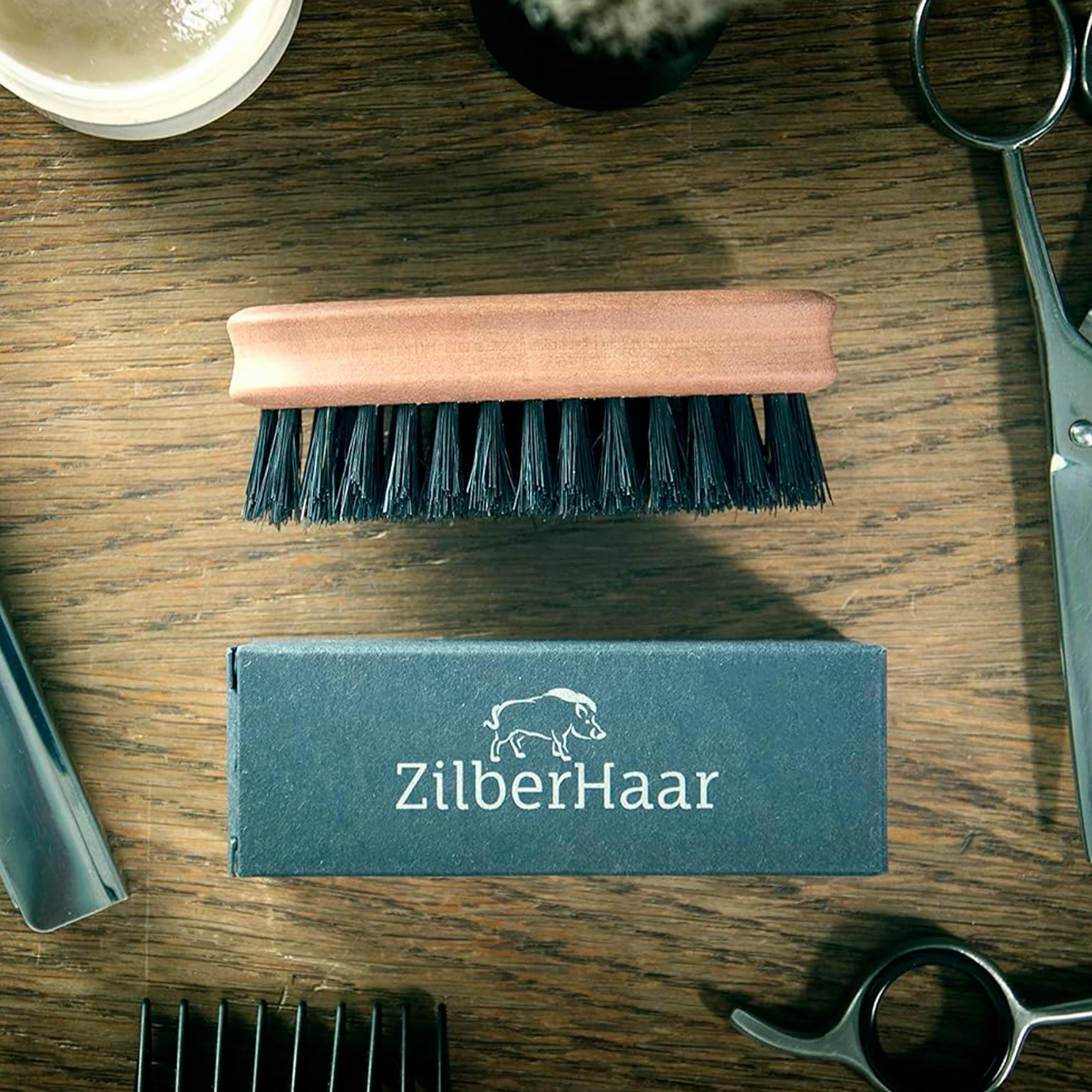 ZilberHaar Kieszonkowa szczotka do brody - mała szczotka do brody z miękkim włosiem dzika dla mężczyzn - rozmiar podróżny męska szczotka do brody - prostuje i wspomaga wzrost brody, działa z olejkiem