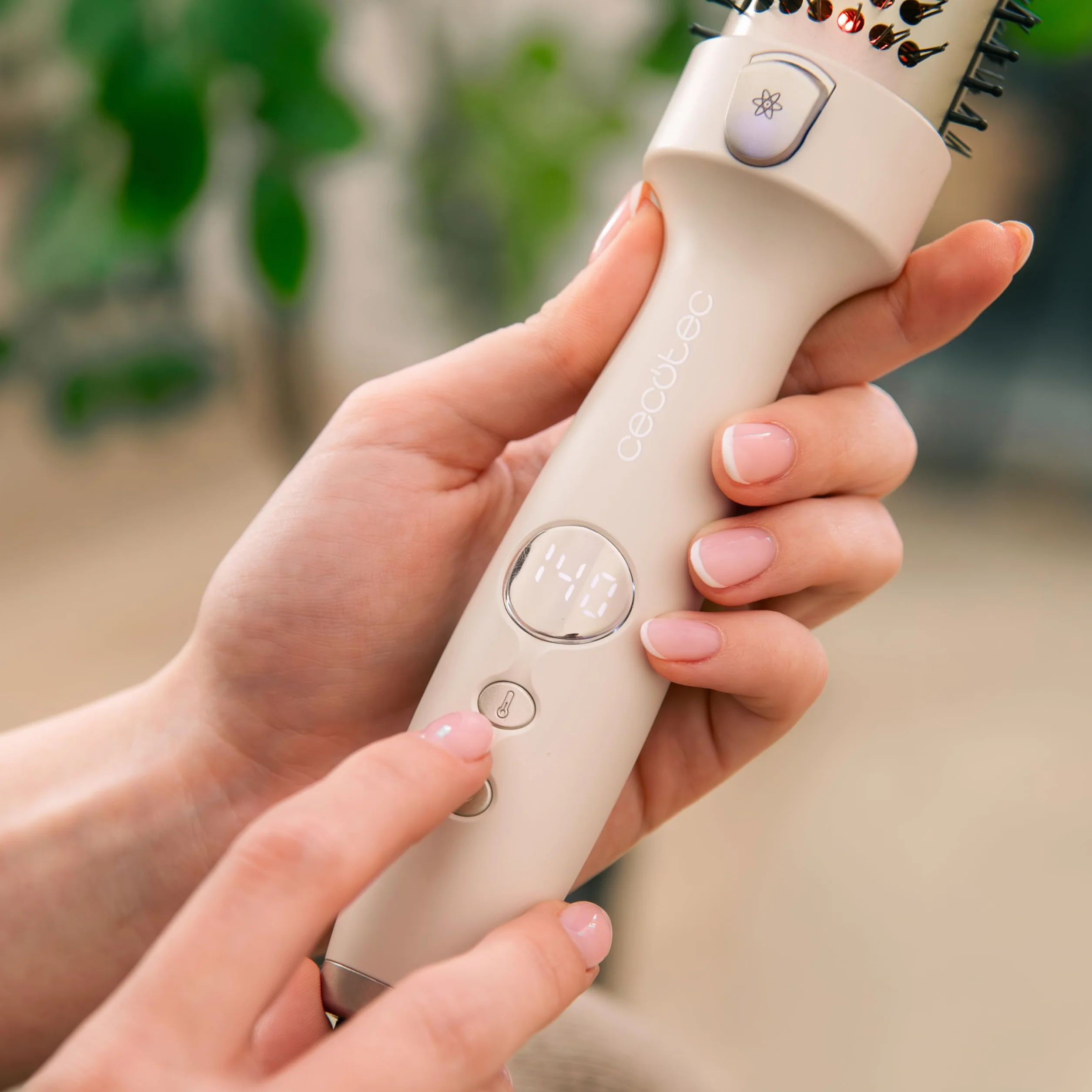 Cecotec Szczotka do prostowania z podczerwienią i technologią jonową InstantCare ThermoGlow 70 W 38 mm