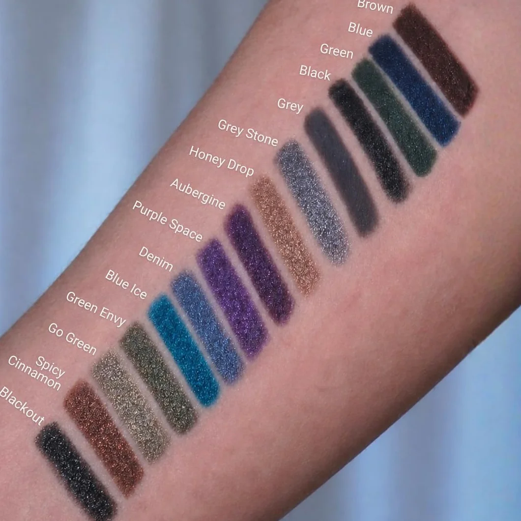 Sandstone Scandinavia hipoalergiczna wodoodporna kredka do oczu | Metaliczny eyeliner bez perfum | Wegańska i nietestowana na zwierzętach kredka do oczu (Grey Stone)