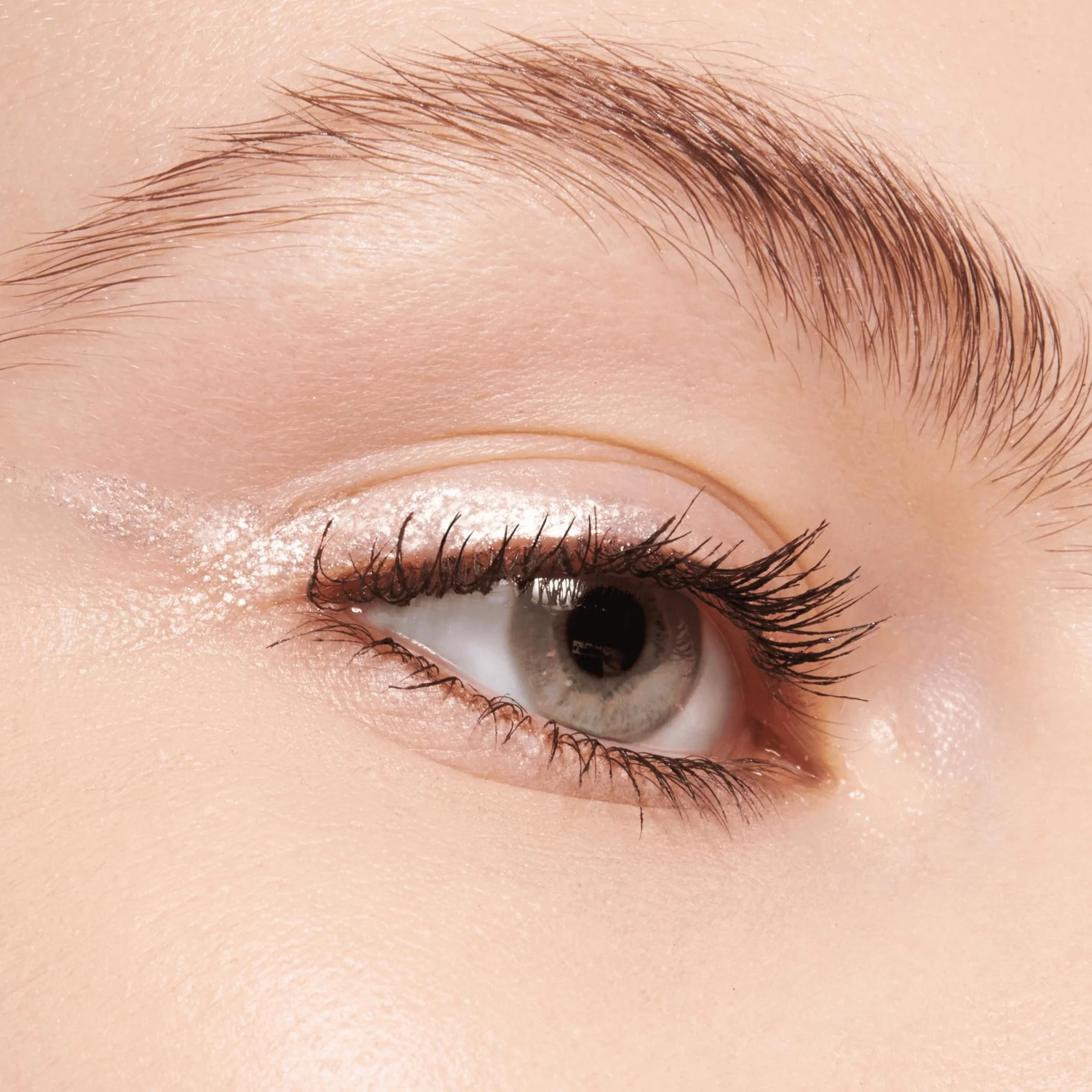 essence eyeliner w płynie eye sparkle! liquid liner, długotrwały, konturowanie, nie pozostawia smug, mieniący się, lśniący (4ml)
