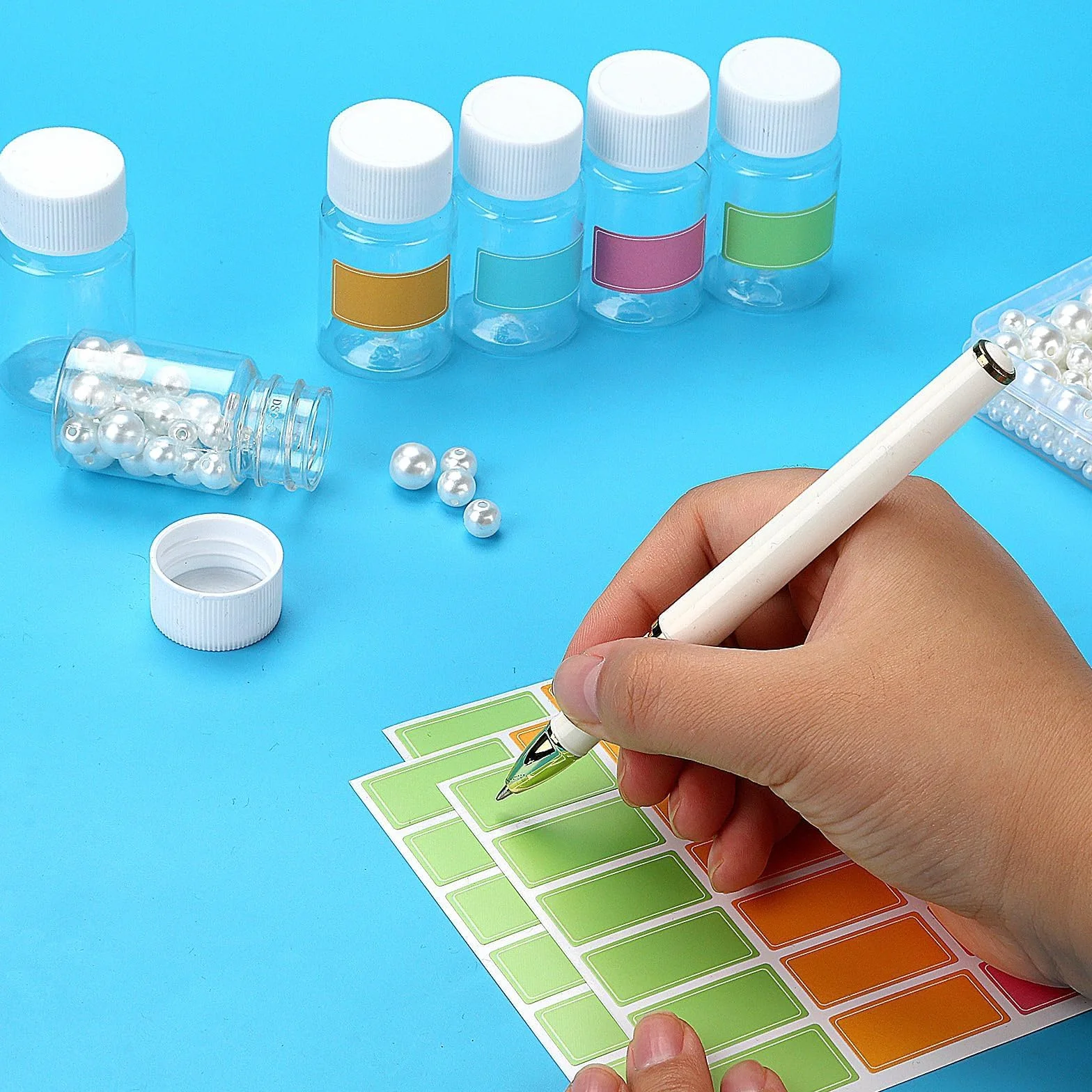 Plastikowe butelki 20 ml 55 sztuk, małe butelki podróżne z zakrętką, wielokrotnego użytku z etykietami